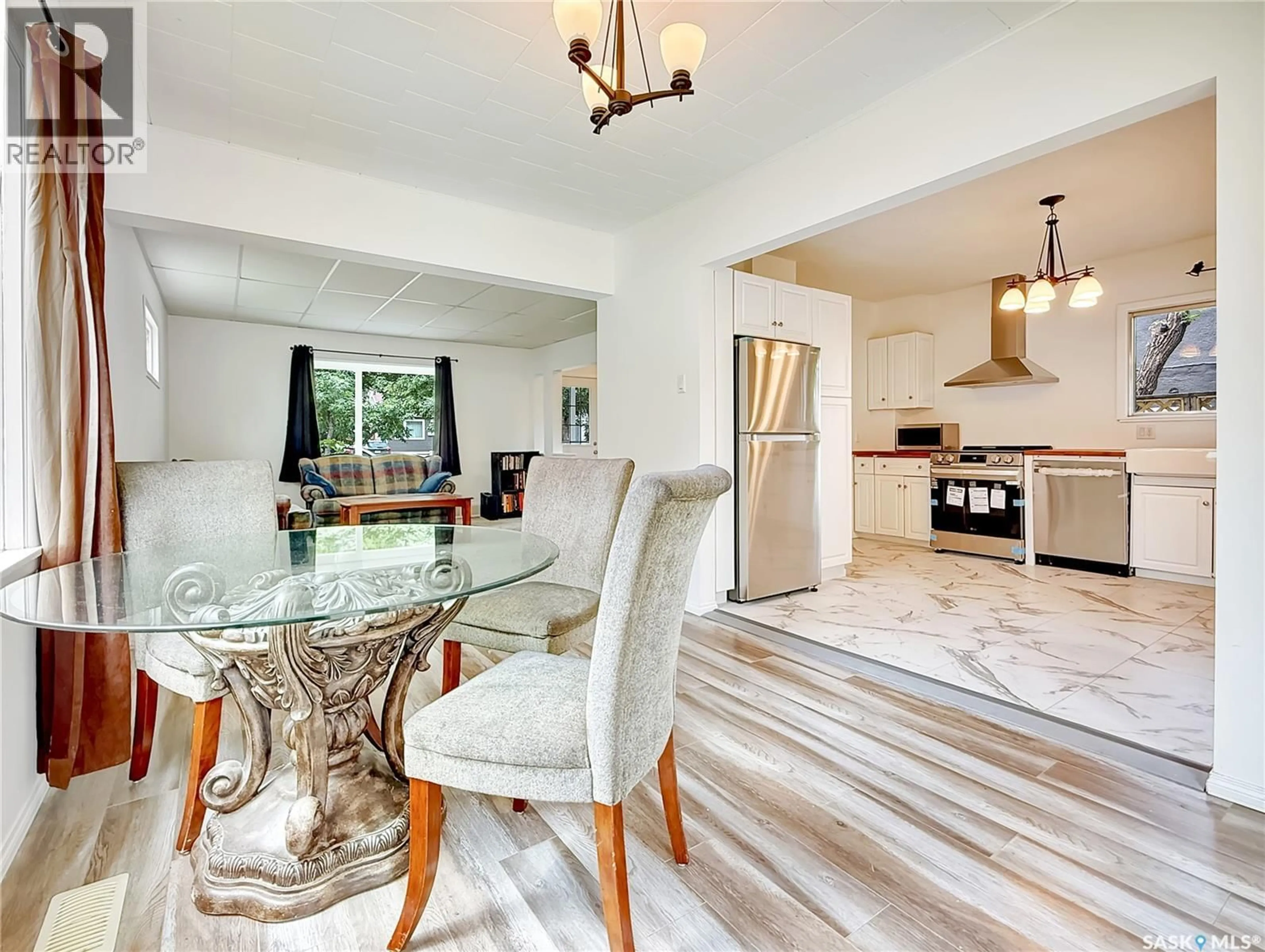 Open concept kitchen, unknown for 371 6TH AVENUE, Swift Current Saskatchewan S9H0X9