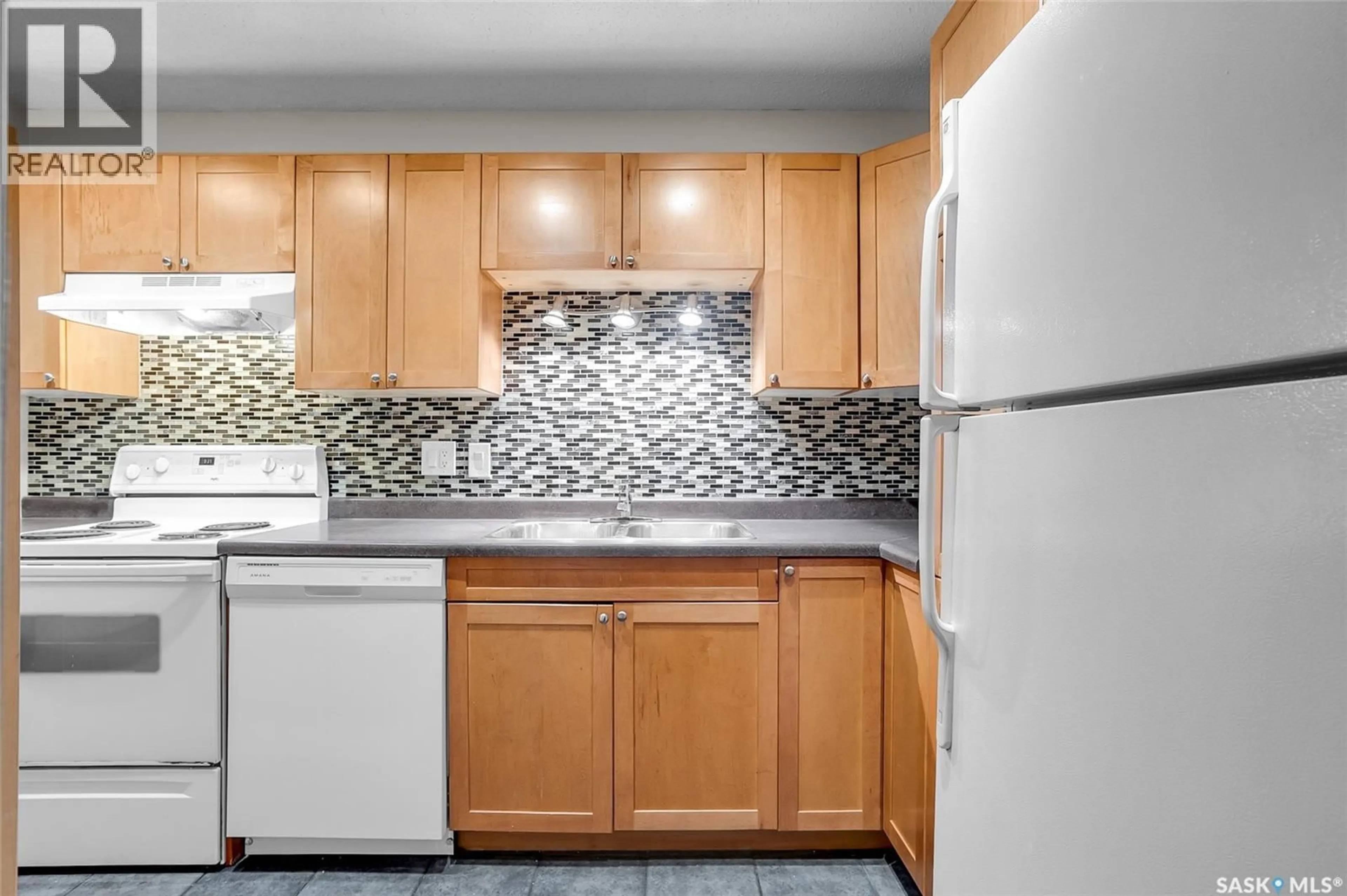 Standard kitchen, unknown for B04 - 235 KINGSMERE BOULEVARD, Saskatoon Saskatchewan S7J4J6