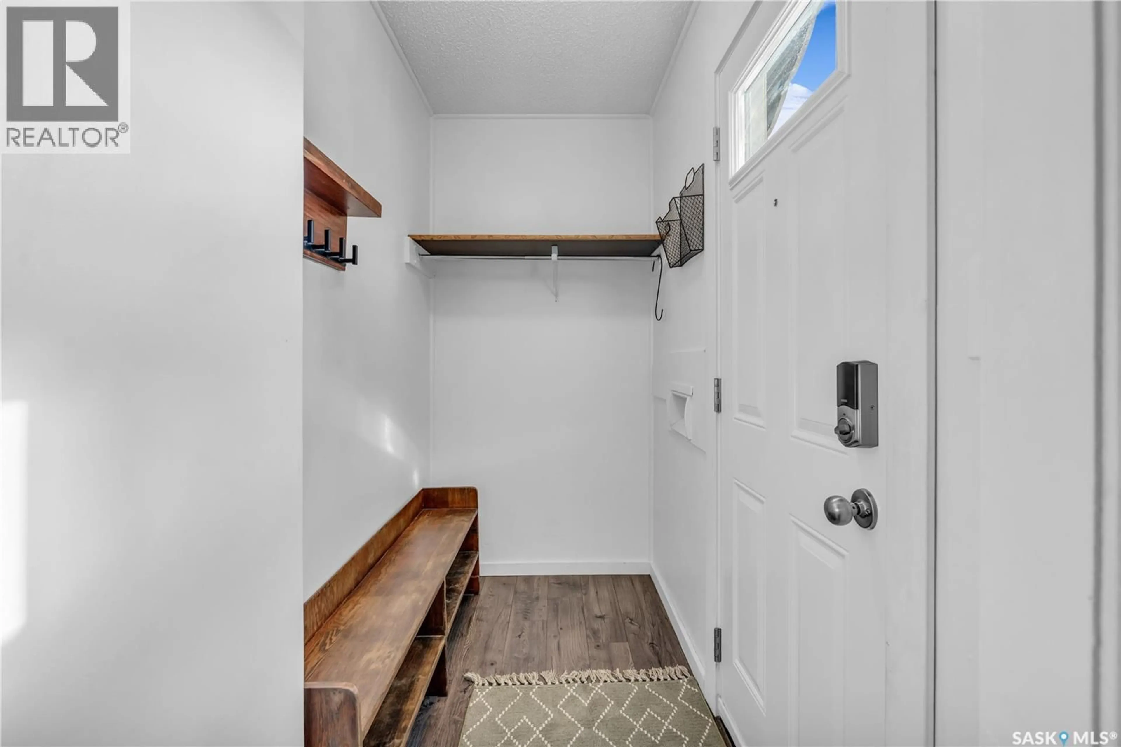 Indoor entryway for 6 GREY PLACE, Saskatoon Saskatchewan S7L1C6