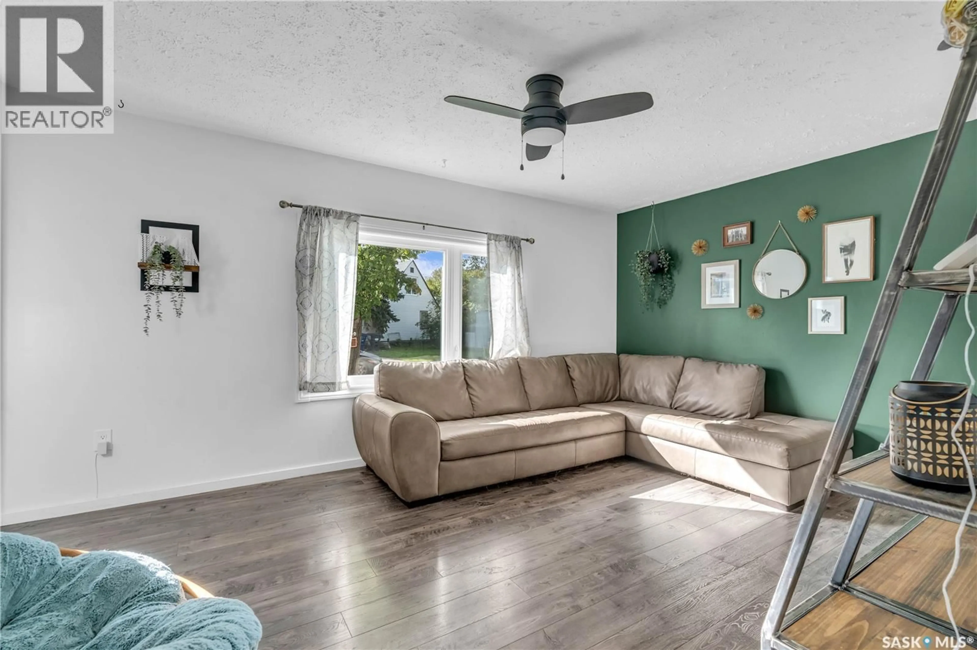 Living room with furniture, unknown for 6 GREY PLACE, Saskatoon Saskatchewan S7L1C6