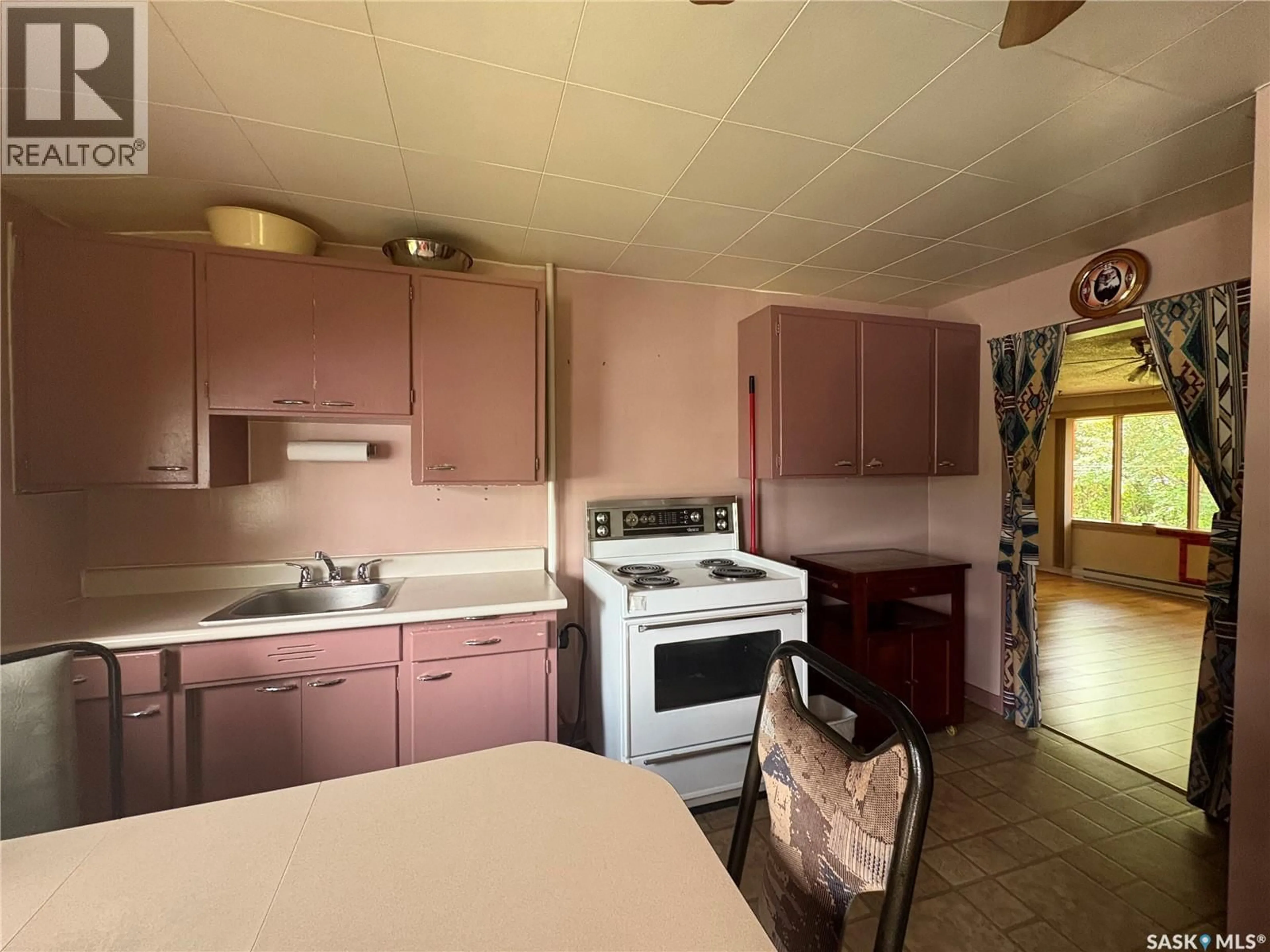 Standard kitchen, unknown for 403 KATZ STREET, Pelly Saskatchewan S0A2Z0