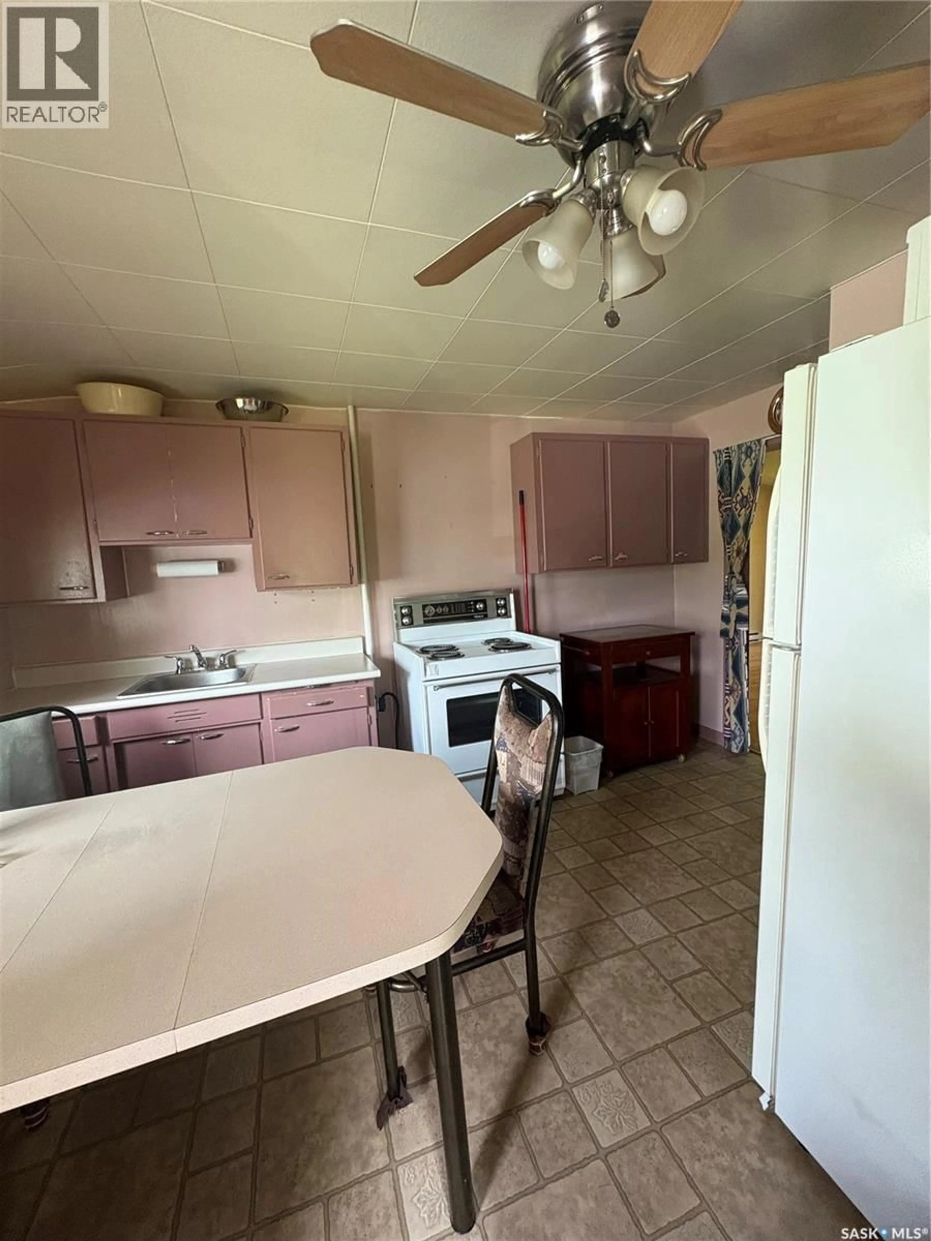Standard kitchen, unknown for 403 KATZ STREET, Pelly Saskatchewan S0A2Z0