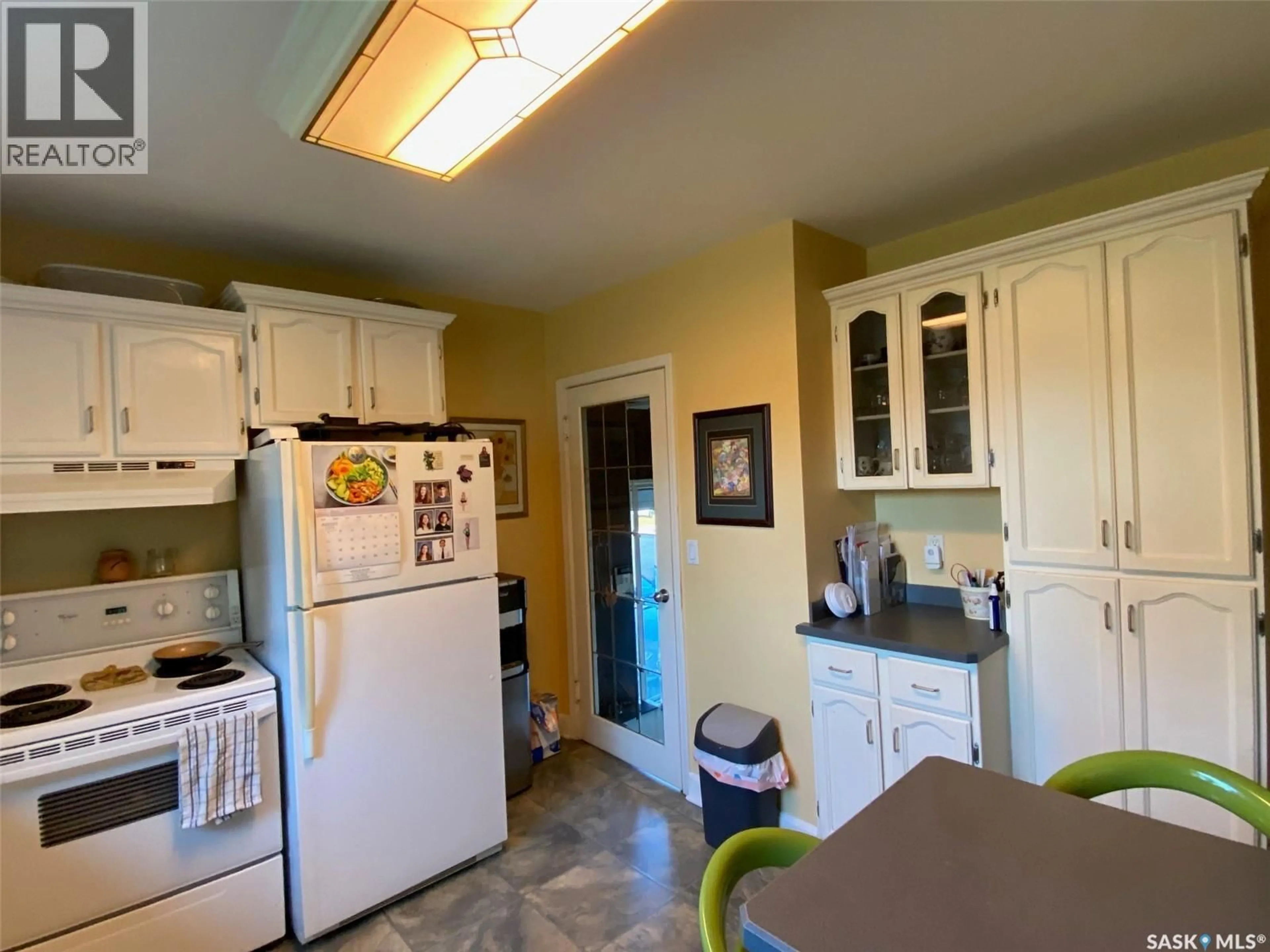 Standard kitchen, ceramic/tile floor for 158 BROADWAY STREET, Yorkton Saskatchewan S3N0M6
