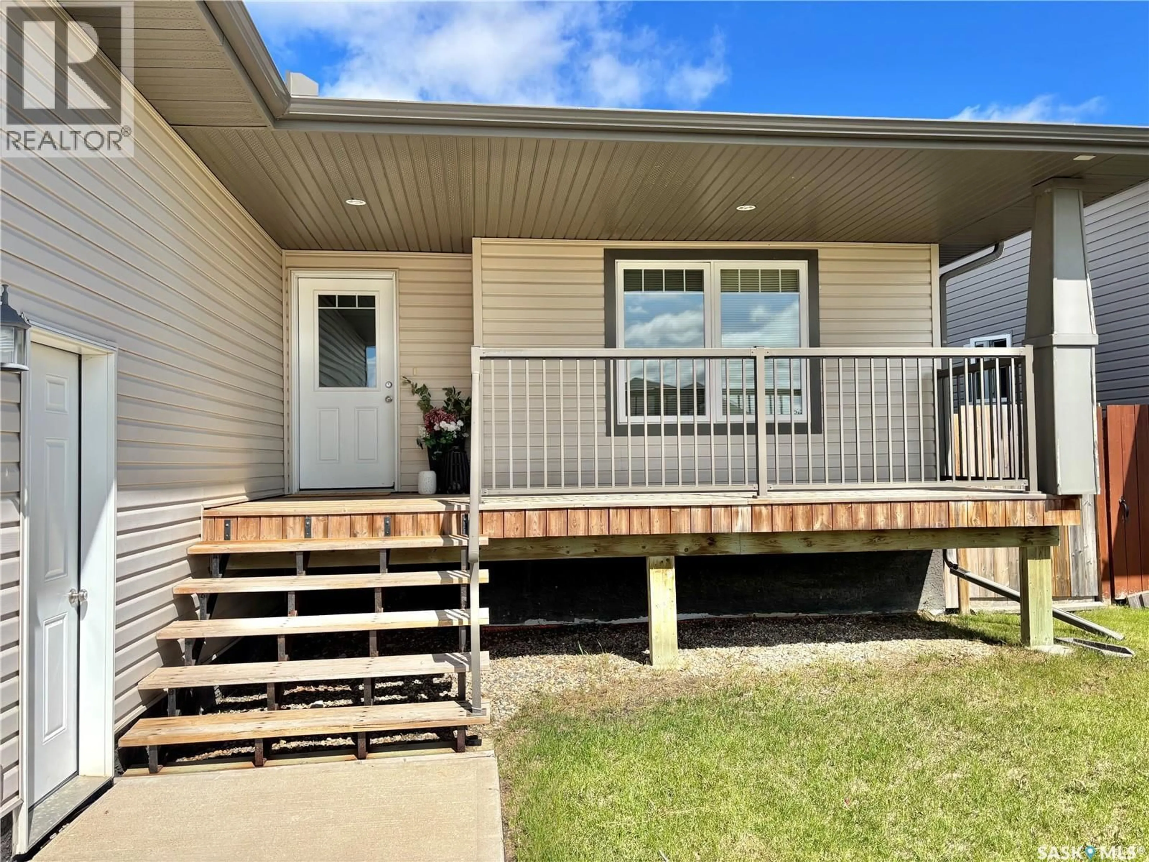 Home with vinyl exterior material, street for 195 GOOD SPIRIT CRESCENT, Yorkton Saskatchewan S3N3J8