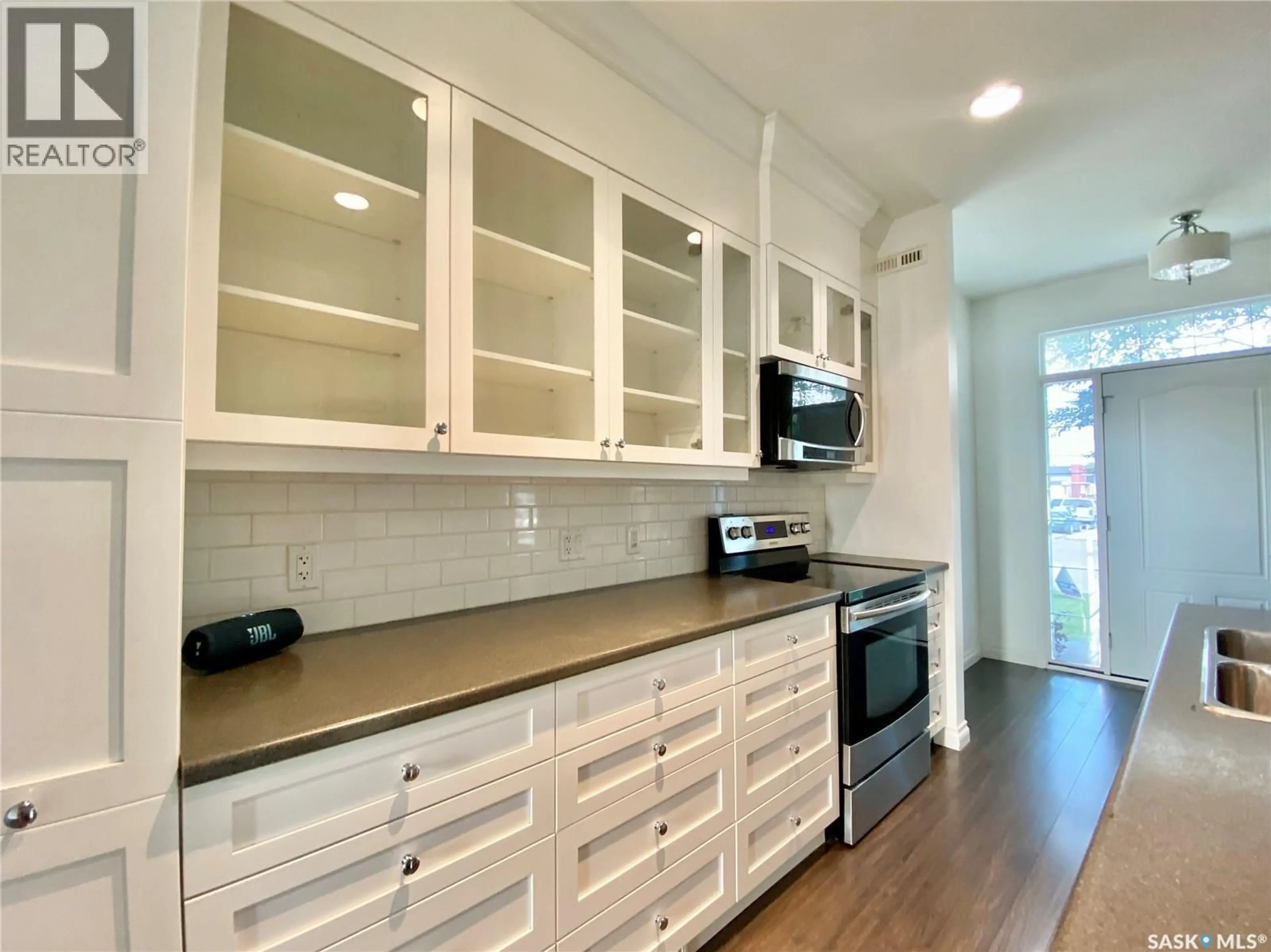 Contemporary kitchen, unknown for A & B - 422 ST MARY STREET, Esterhazy Saskatchewan S0A0X0