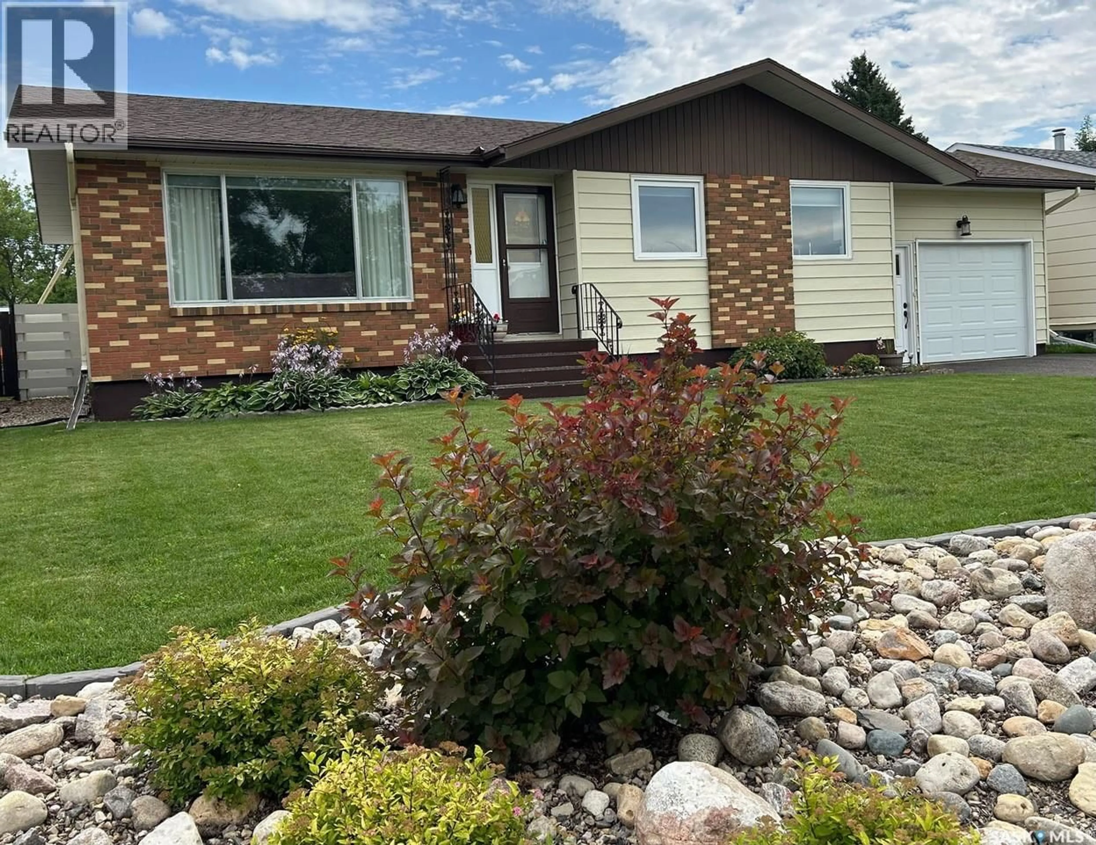 Home with vinyl exterior material, street for 914 16TH STREET, Humboldt Saskatchewan S0K2A0
