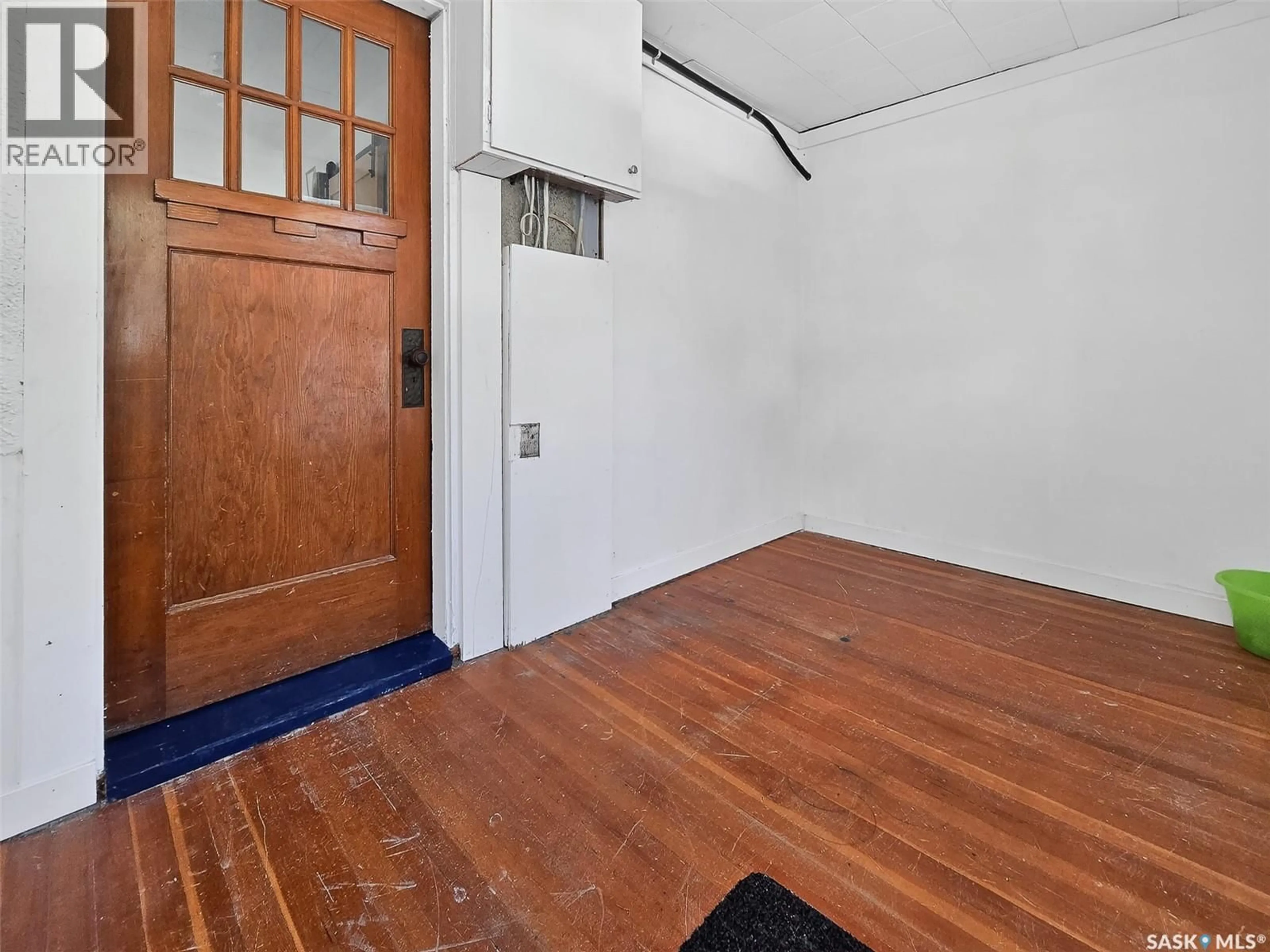 Indoor entryway for 510 5TH STREET, Chaplin Saskatchewan S0H0V0