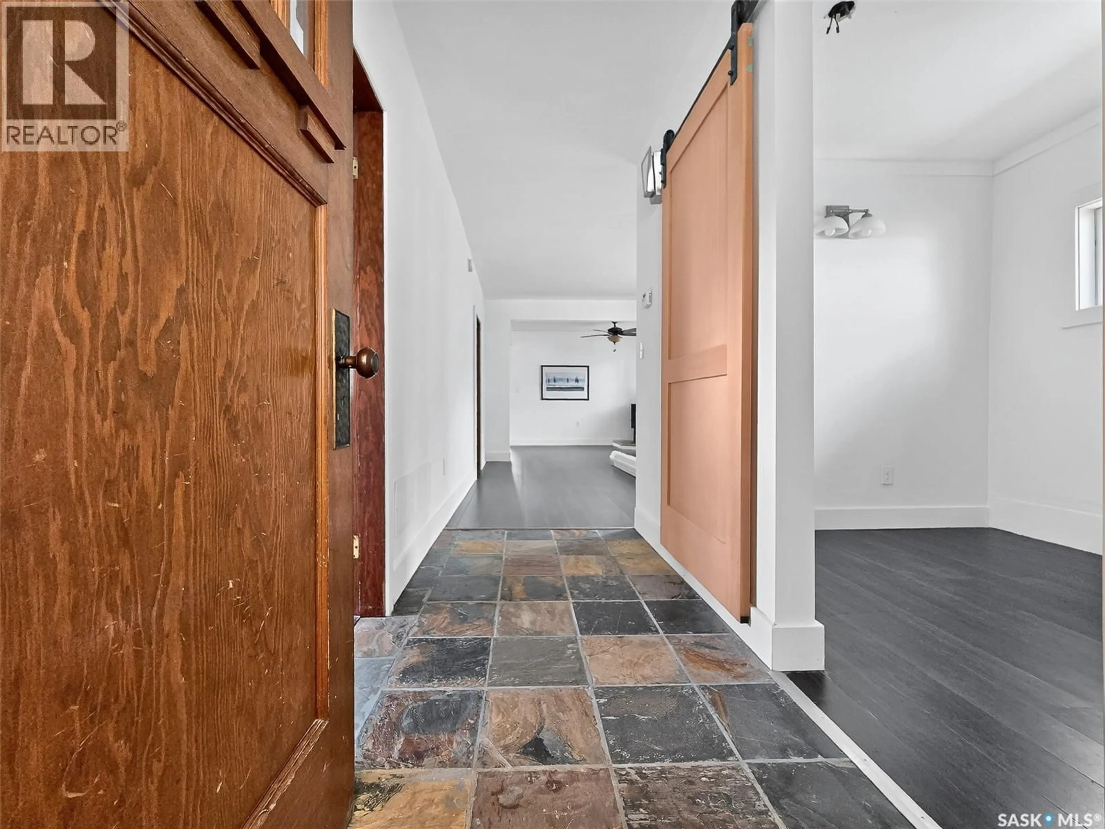 Indoor entryway for 510 5TH STREET, Chaplin Saskatchewan S0H0V0