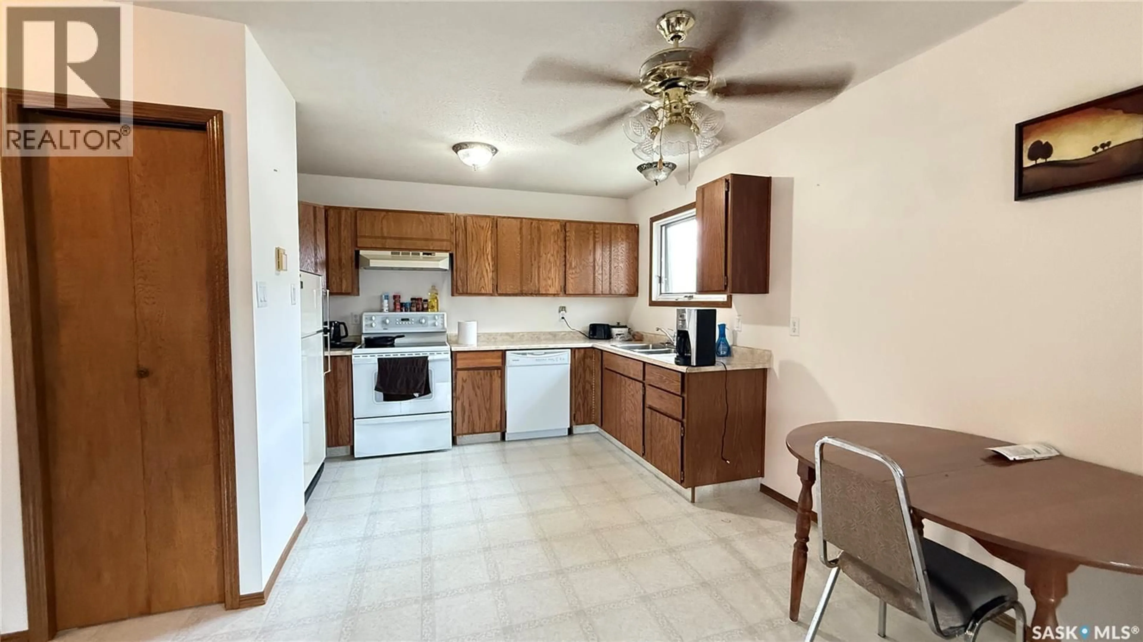 Standard kitchen, ceramic/tile floor for 320 1ST STREET, Meota Saskatchewan S0M1X0