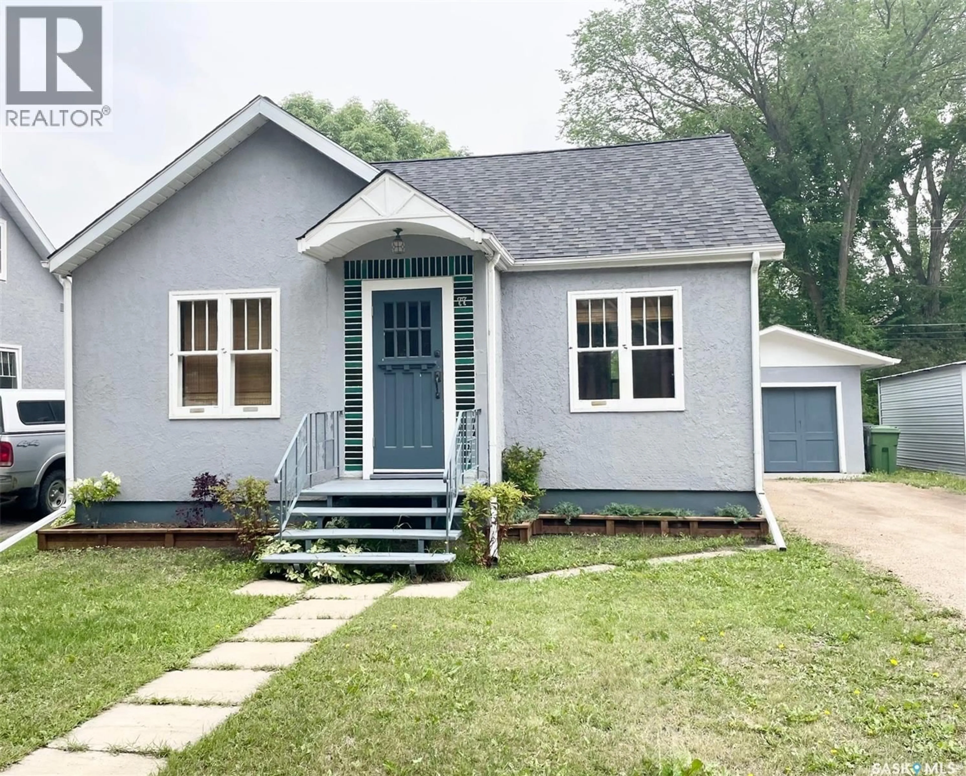 Home with vinyl exterior material, street for 77 FOURTH AVENUE, Yorkton Saskatchewan S3N1A4