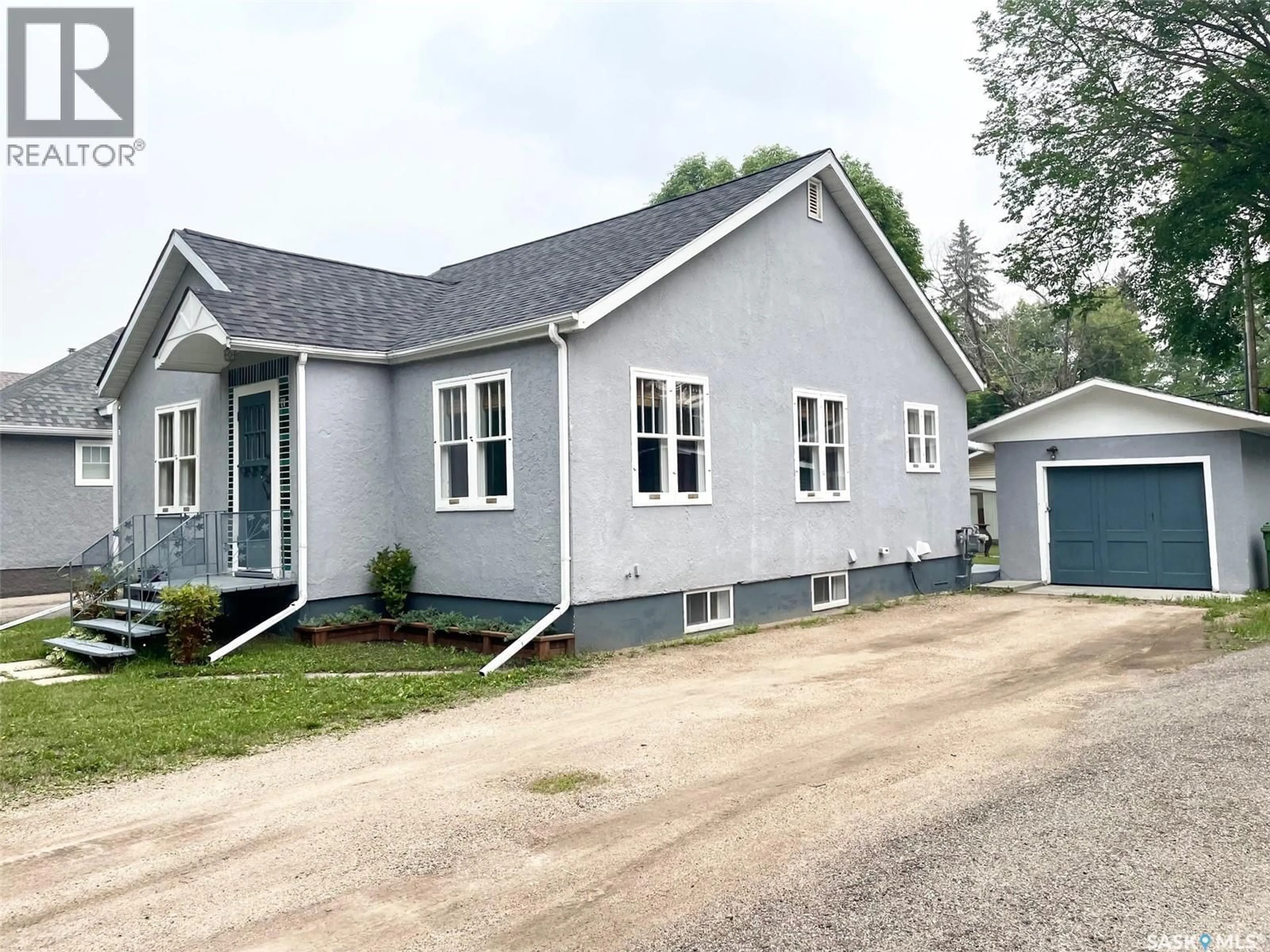 Home with vinyl exterior material, building for 77 FOURTH AVENUE, Yorkton Saskatchewan S3N1A4