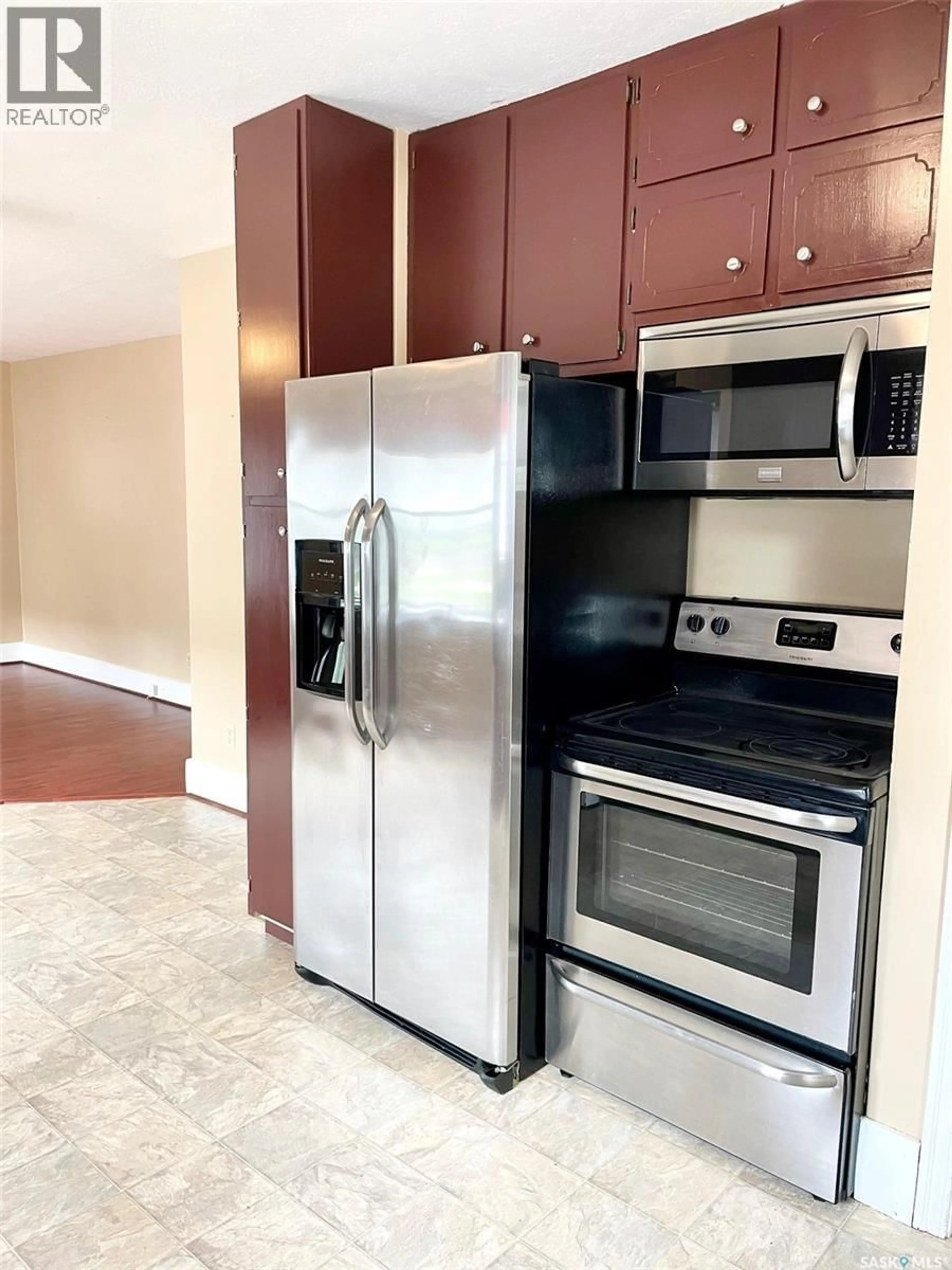 Standard kitchen, ceramic/tile floor for 77 FOURTH AVENUE, Yorkton Saskatchewan S3N1A4