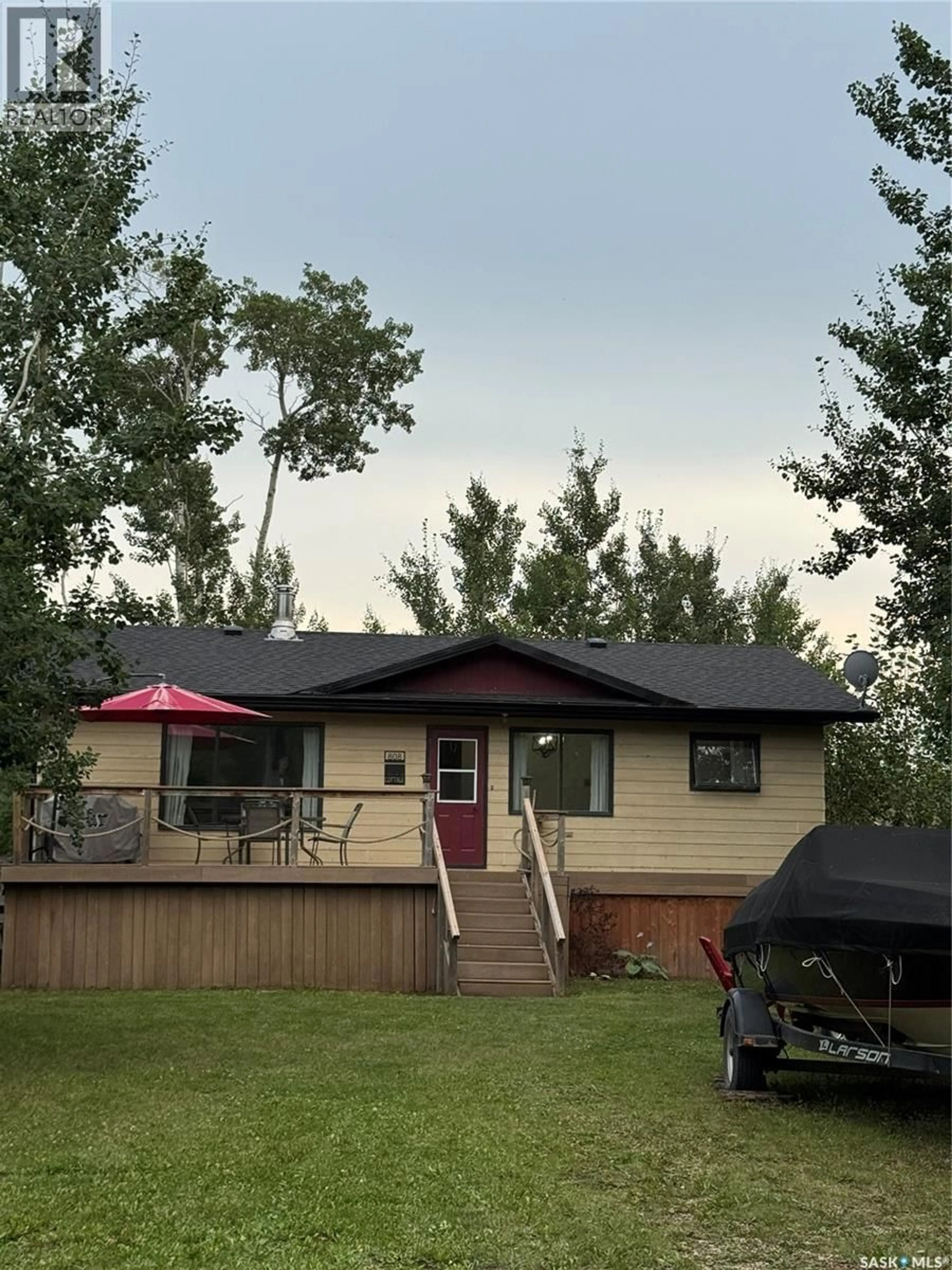 Home with vinyl exterior material, mountain view for 808 POTTER CRESCENT, Good Spirit Lake Saskatchewan S0A0L0