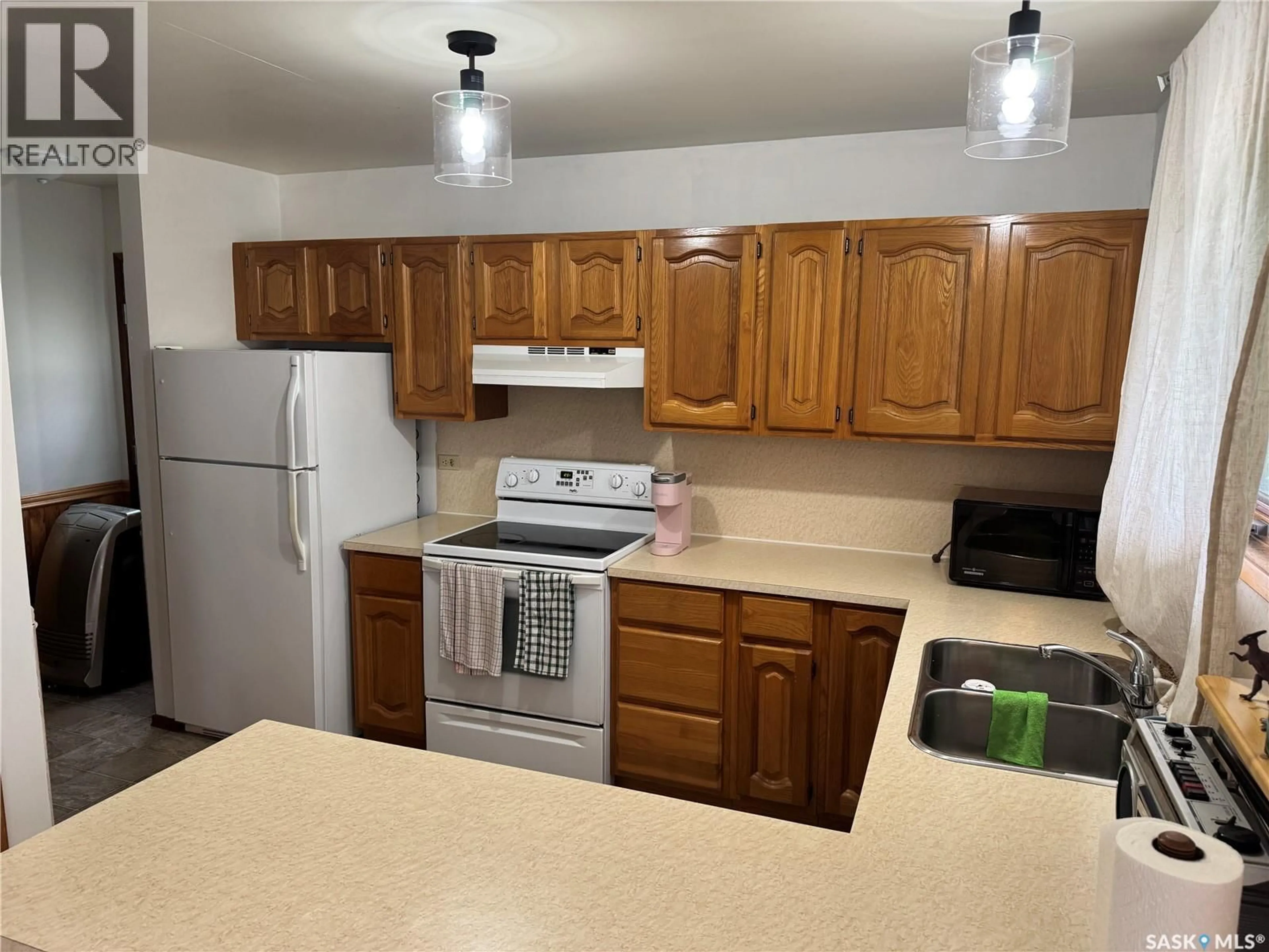 Standard kitchen, unknown for 808 POTTER CRESCENT, Good Spirit Lake Saskatchewan S0A0L0