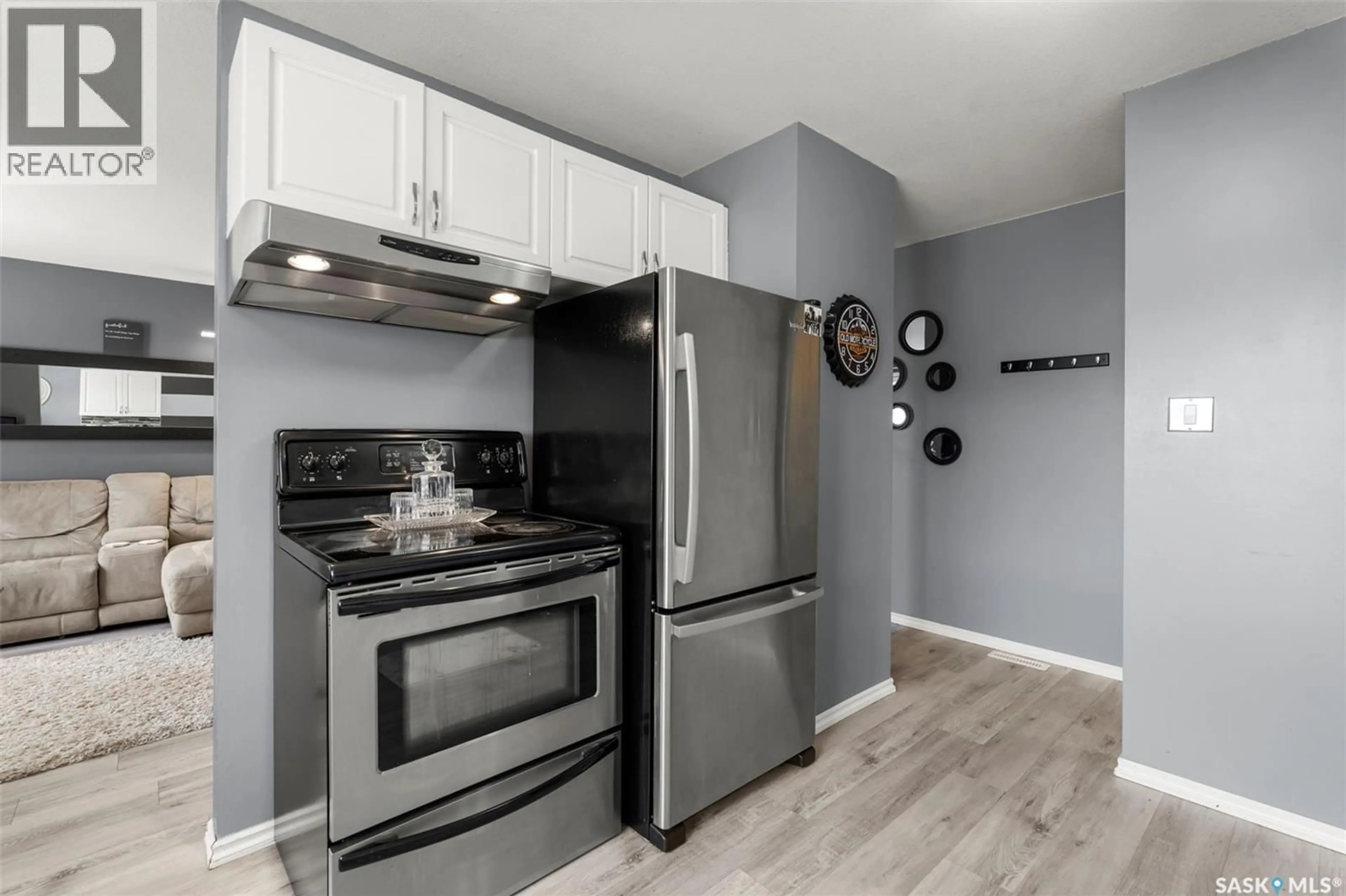 Standard kitchen, unknown for 233 BOYCHUK DRIVE, Saskatoon Saskatchewan S7H4C8