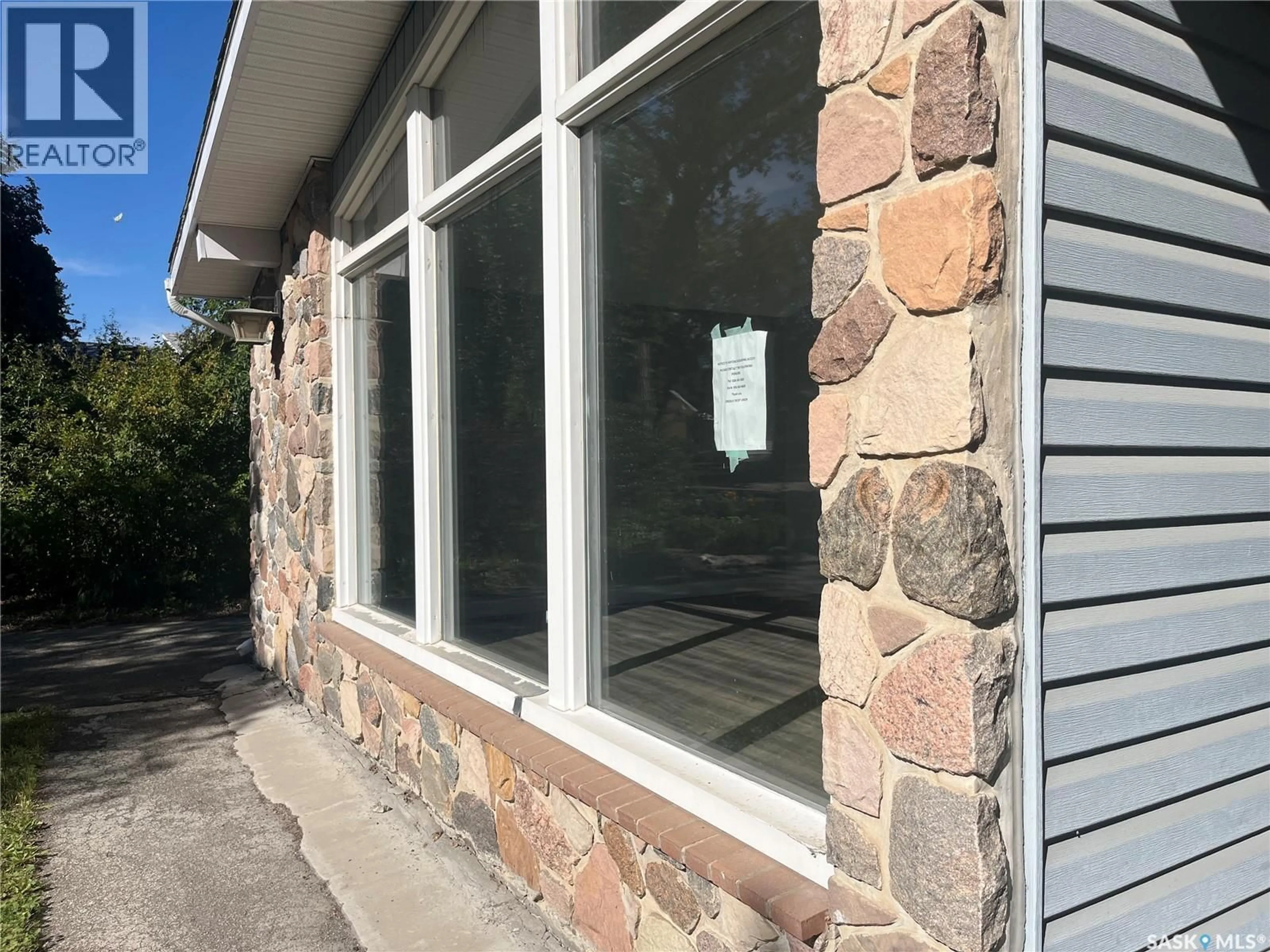 Home with vinyl exterior material, building for 133 HALIFAX STREET, Regina Saskatchewan S4R2W5