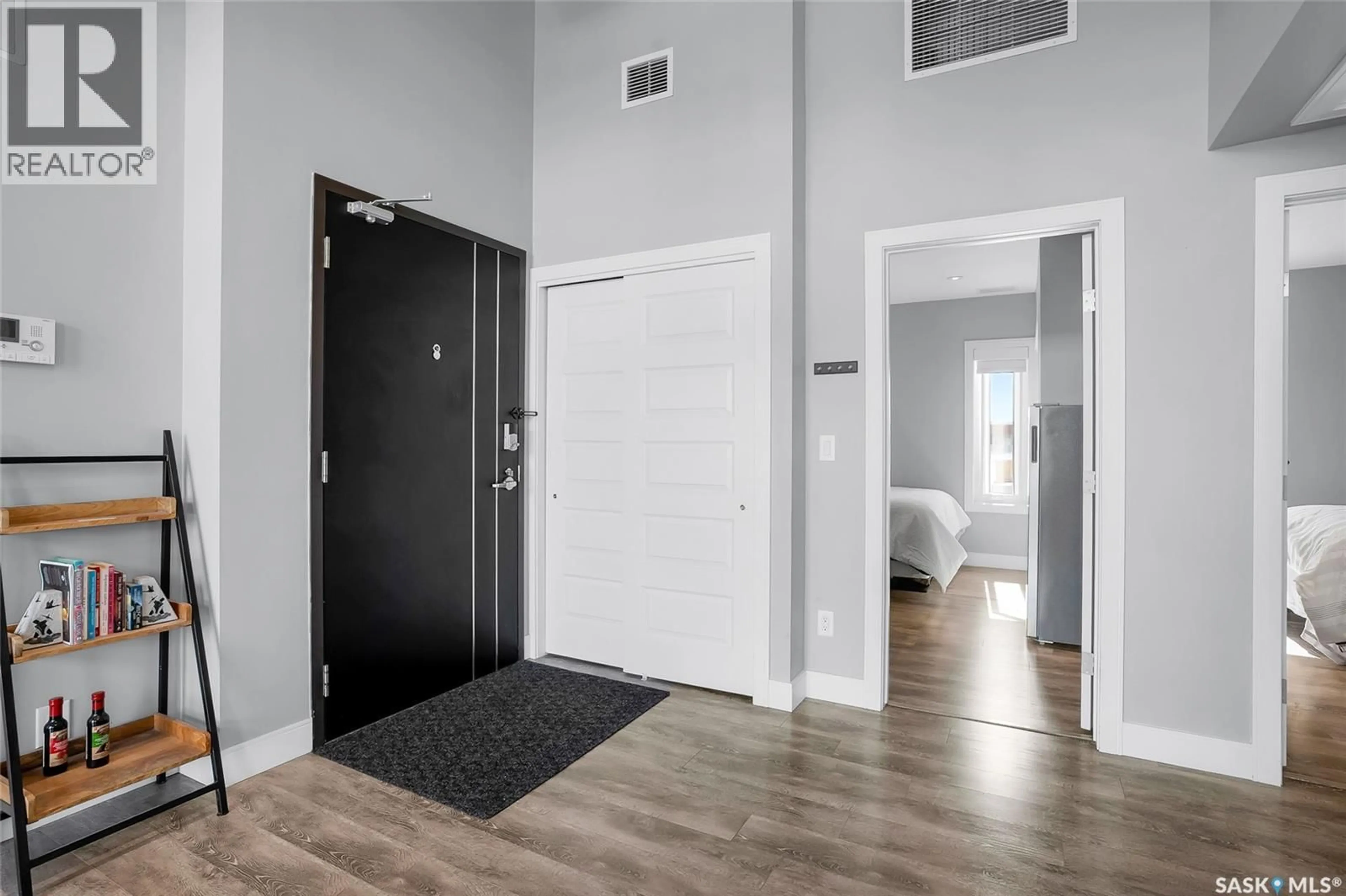 Indoor entryway for 419 - 304 WILLOWGROVE SQUARE, Saskatoon Saskatchewan S7W8B8