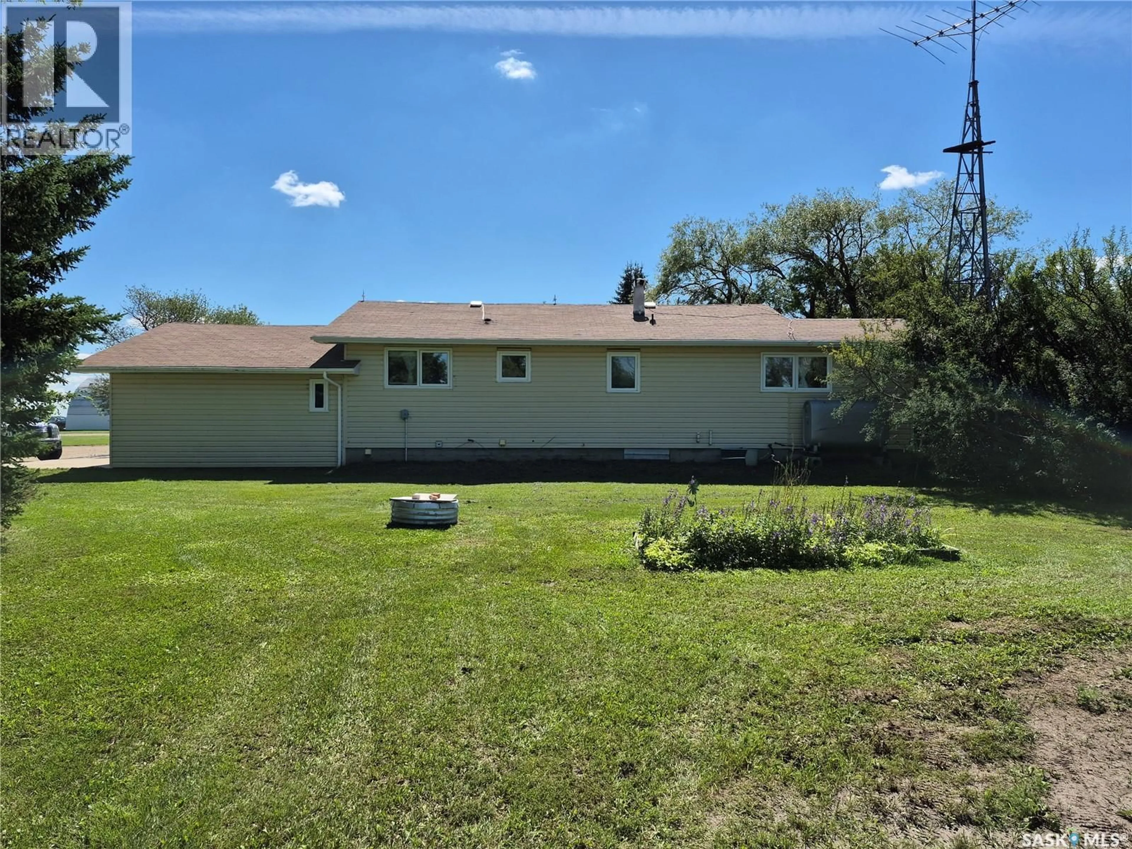 A pic from outside/outdoor area/front of a property/back of a property/a pic from drone, unknown for GADER ACREAGE, Coulee Rm No. 136 Saskatchewan S0N1M0