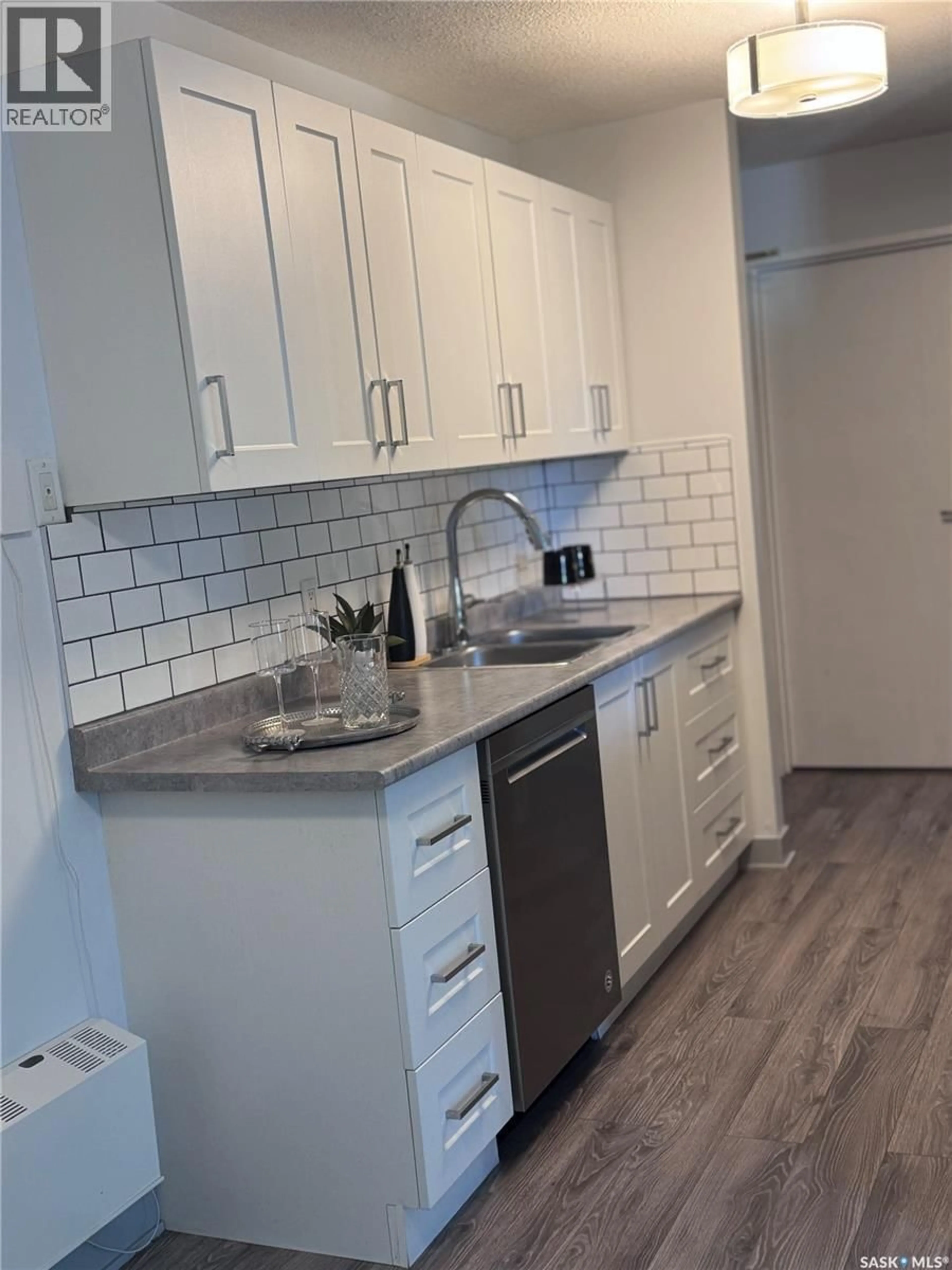 Standard kitchen, unknown for 115th E - 1221 425 STREET, Saskatoon Saskatchewan S7H2E5