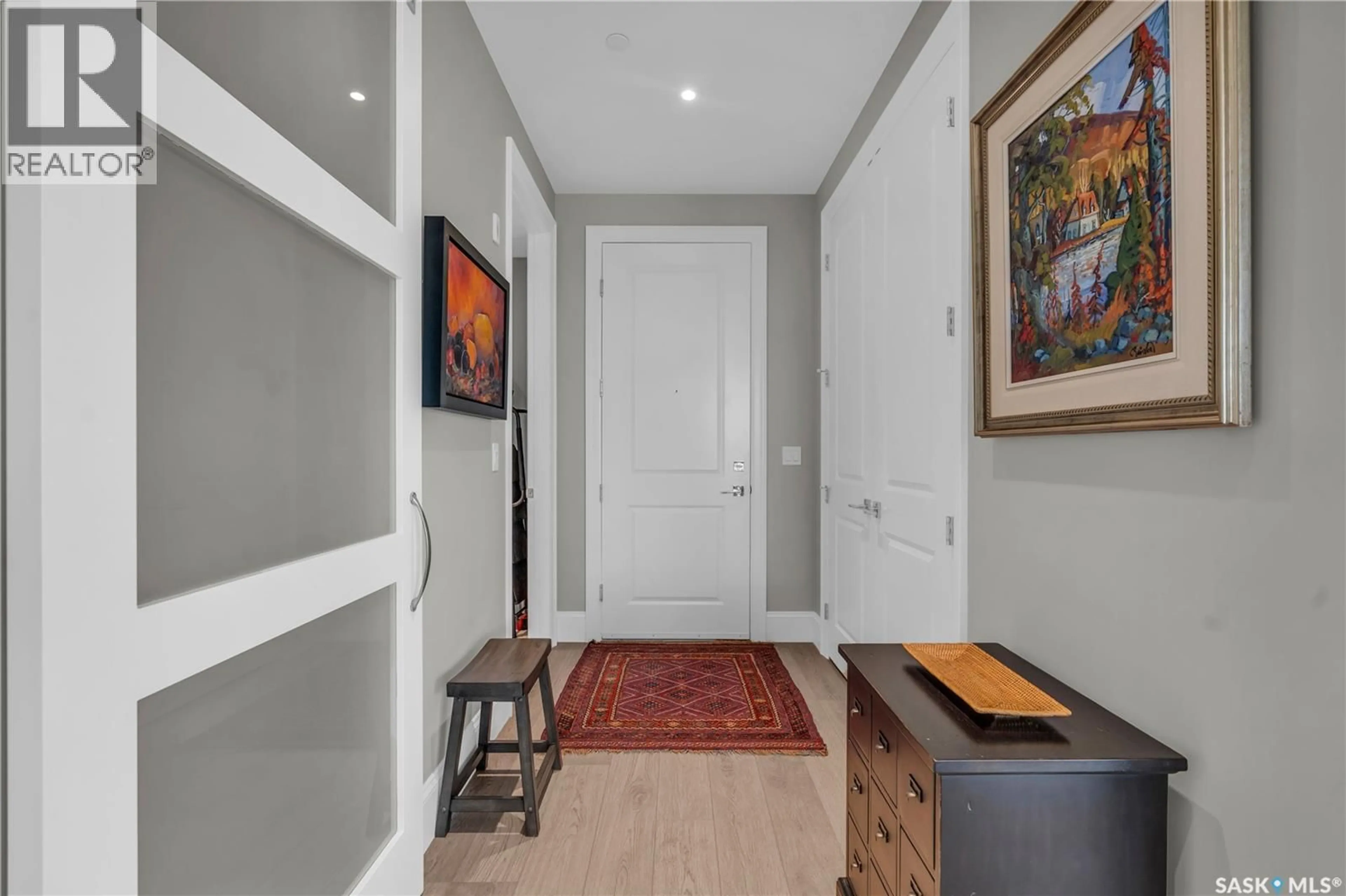 Indoor entryway for 101 408 CARTWRIGHT STREET, Saskatoon Saskatchewan S7T0X1