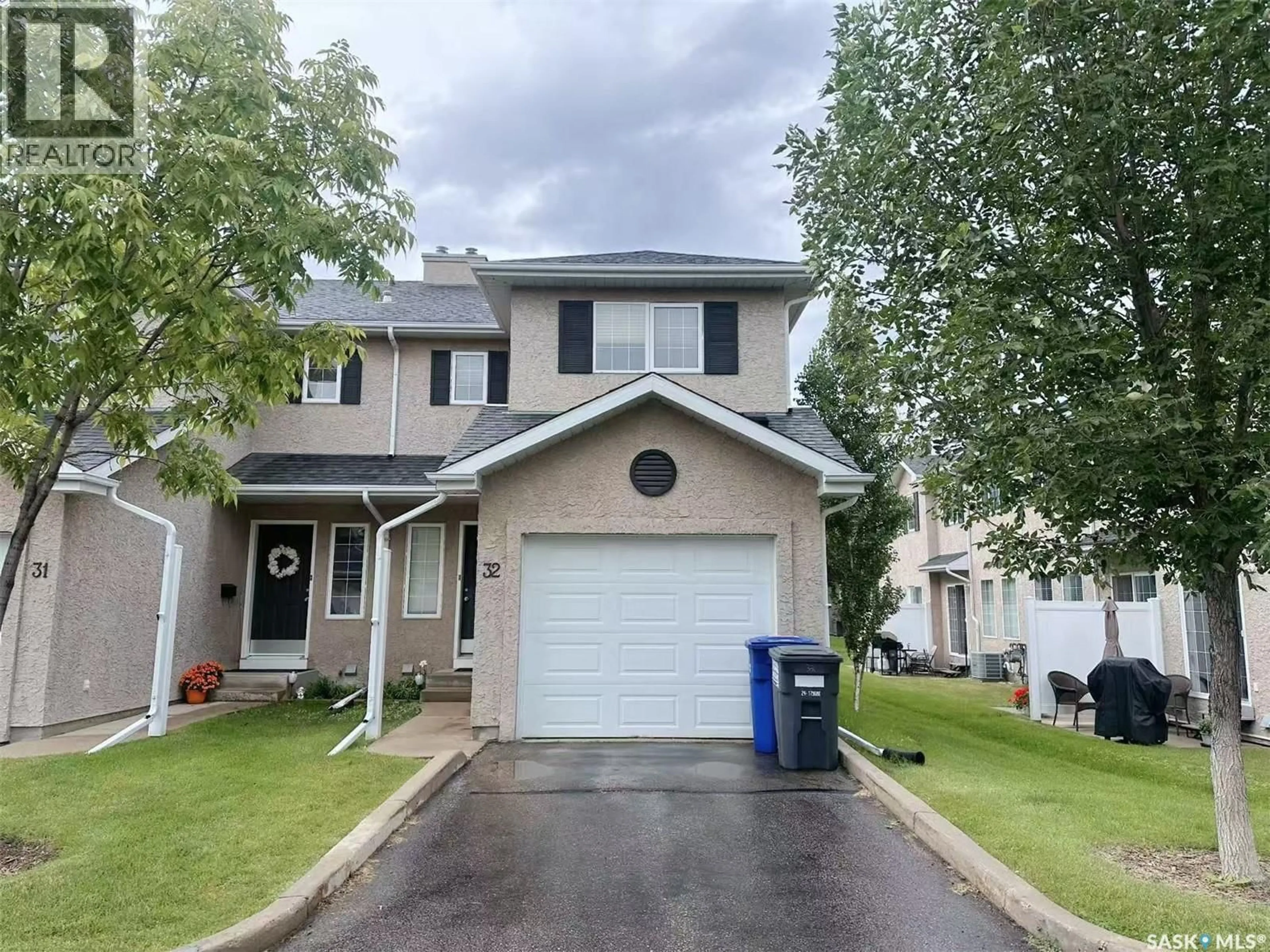 Home with vinyl exterior material, street for 32 127 BANYAN CRESCENT, Saskatoon Saskatchewan S7V1G5