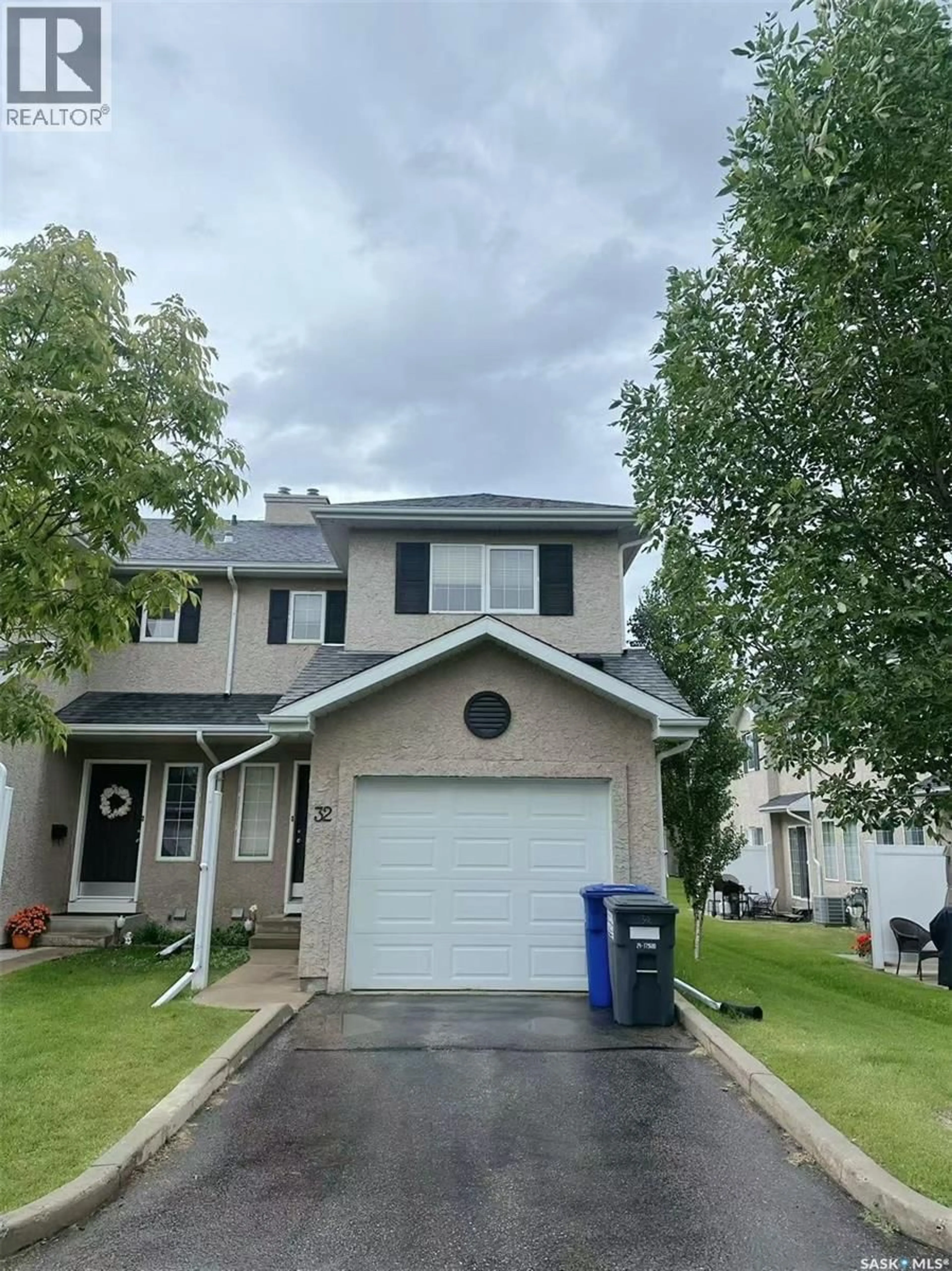 Home with vinyl exterior material, street for 32 127 BANYAN CRESCENT, Saskatoon Saskatchewan S7V1G5