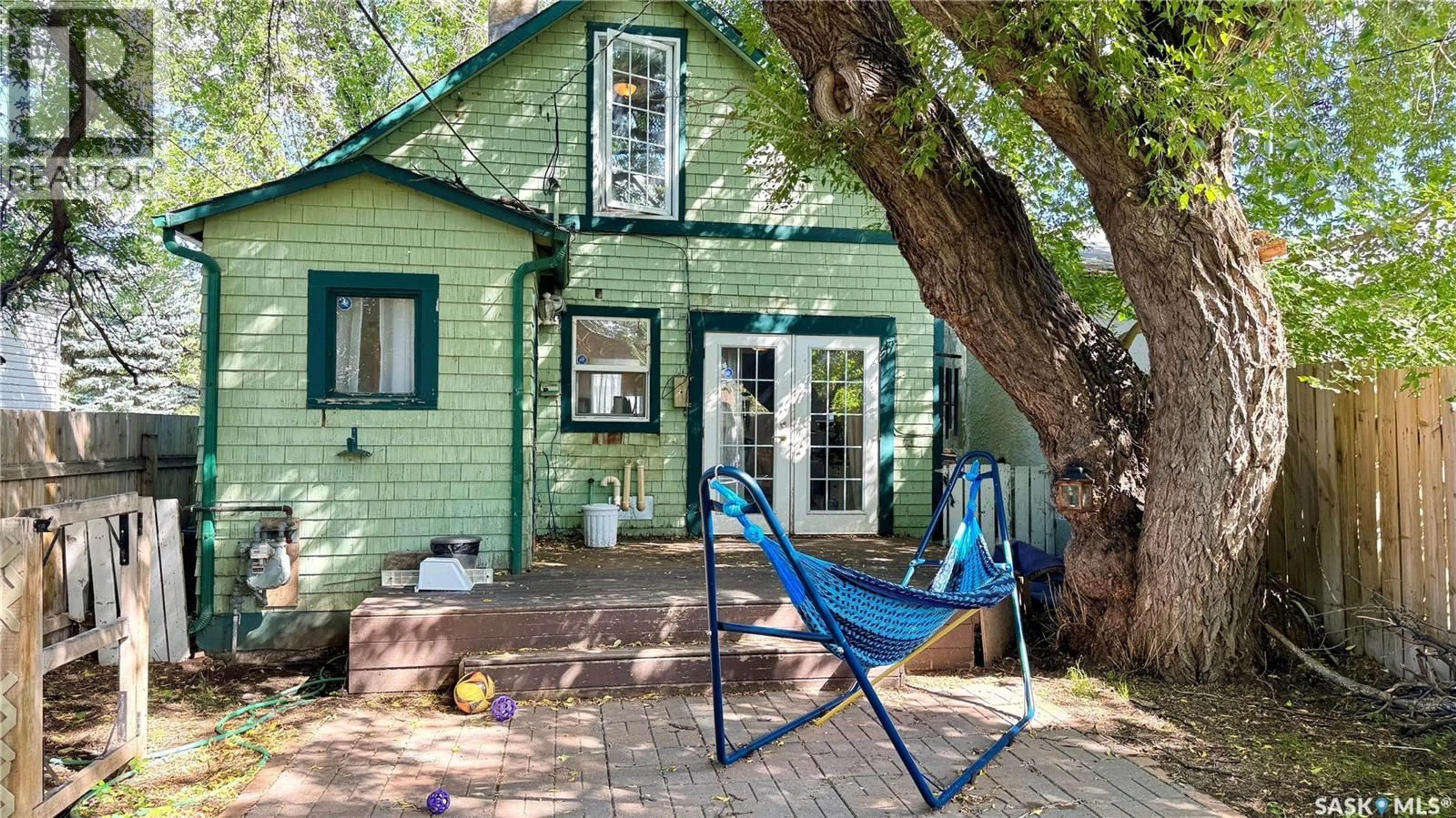 Patio, street for 217 L AVENUE, Saskatoon Saskatchewan S7L2P3