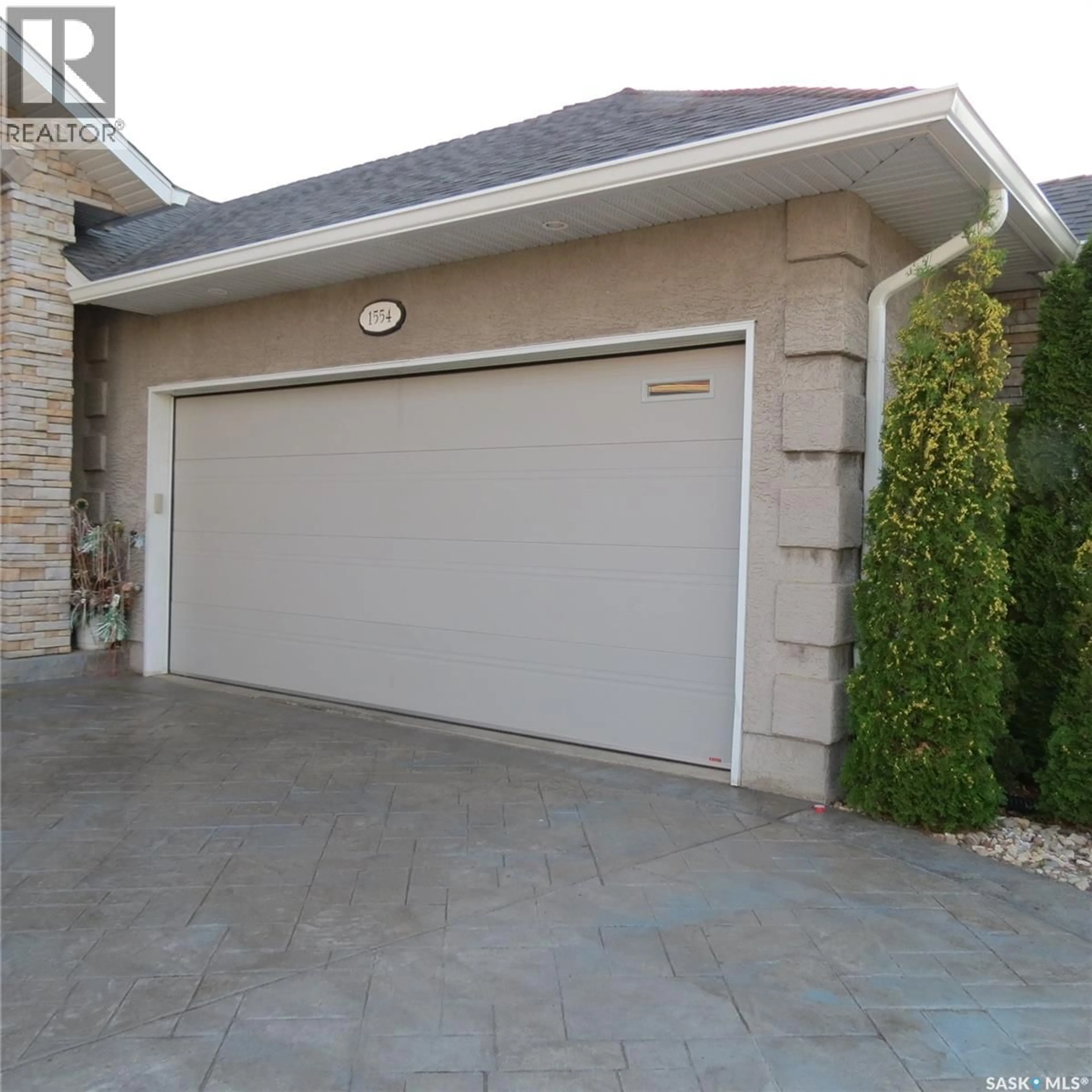 Indoor garage for 1554 LAKERIDGE DRIVE, Regina Saskatchewan S4S4L6