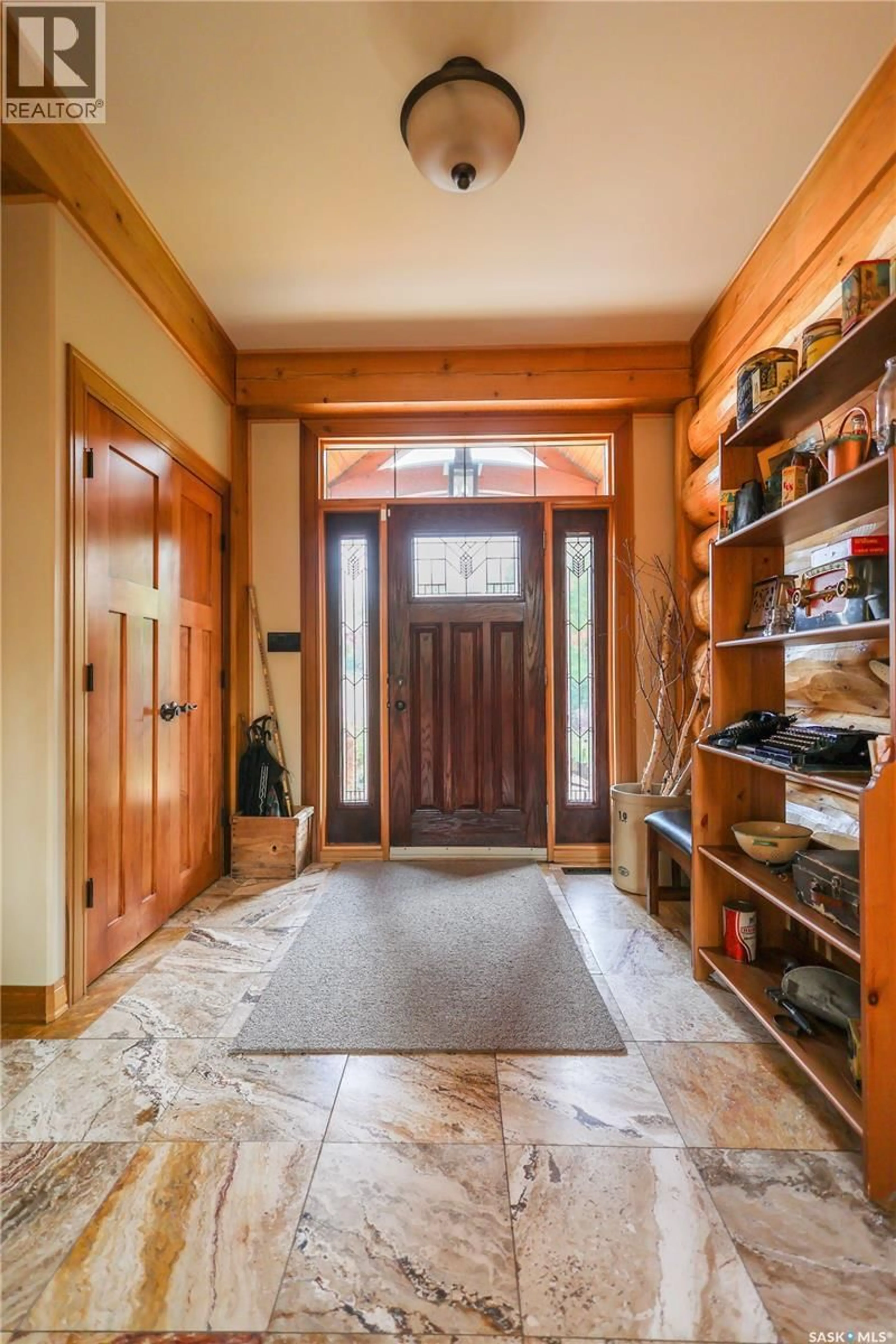 Indoor entryway for 55 ESTATES DRIVE, Elk Ridge Saskatchewan S0J2Y0