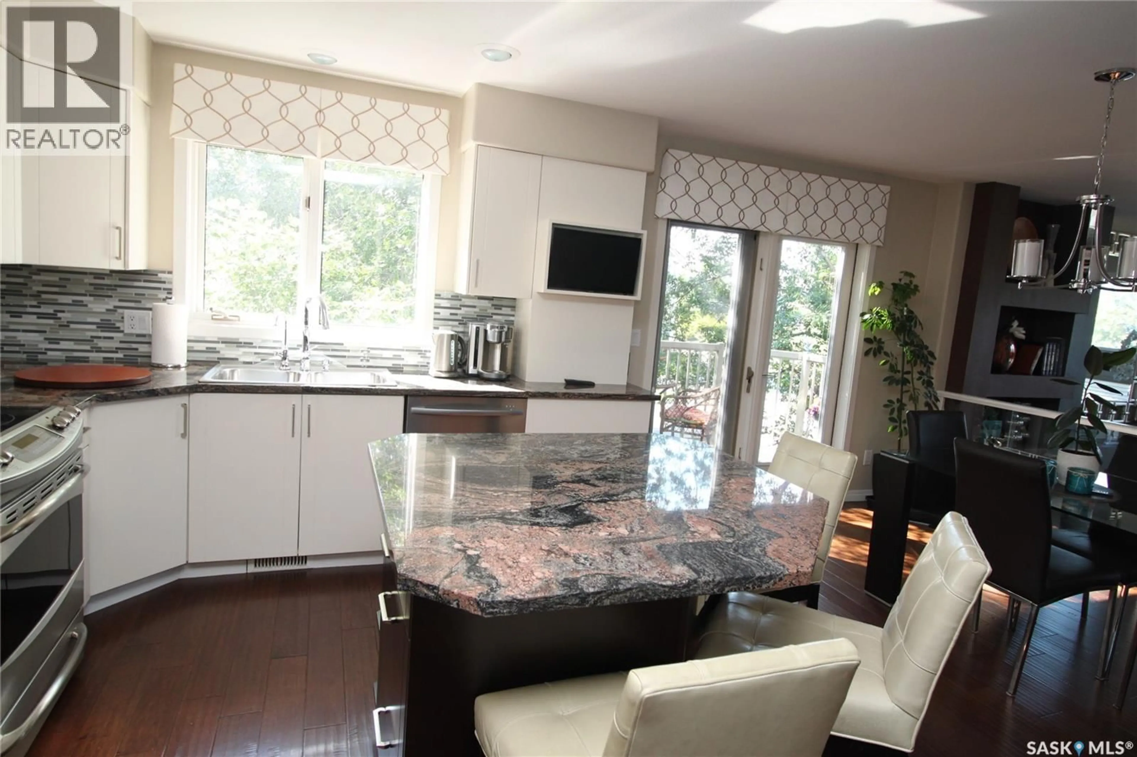 Open concept kitchen, unknown for 200 SASKATCHEWAN CRESCENT, Saskatoon Saskatchewan S7N0K6