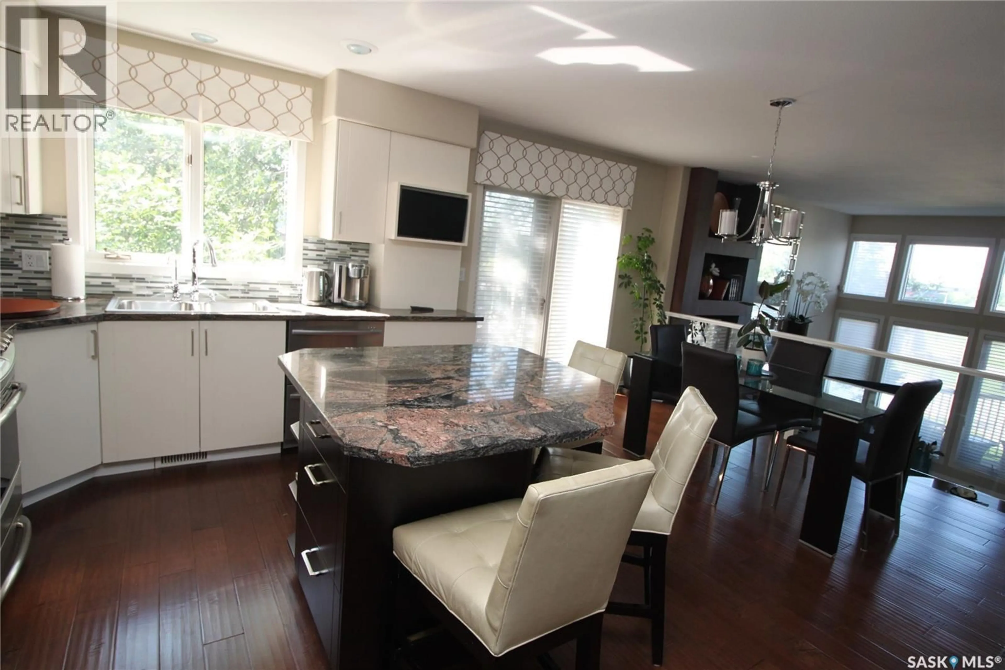 Open concept kitchen, unknown for 200 SASKATCHEWAN CRESCENT, Saskatoon Saskatchewan S7N0K6