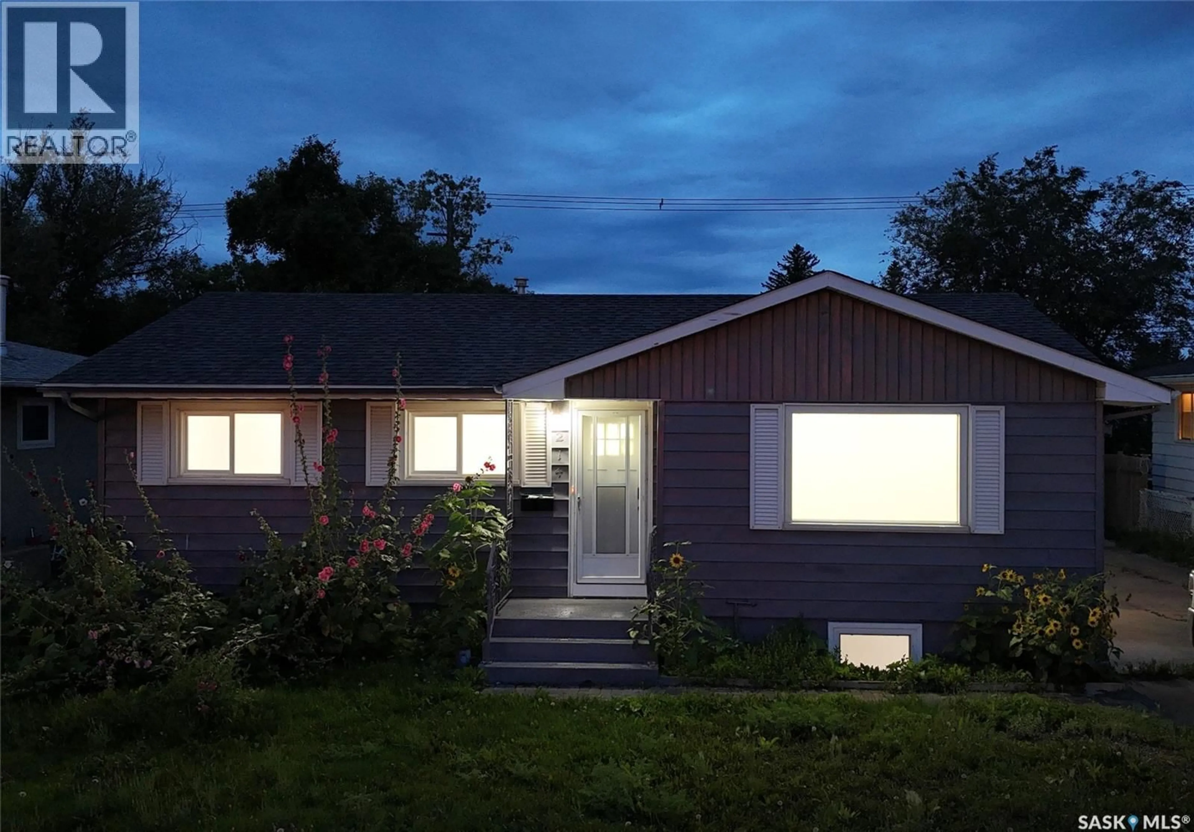 Home with vinyl exterior material, street for 214 CENTRAL AVENUE, Saskatoon Saskatchewan S7N2E7