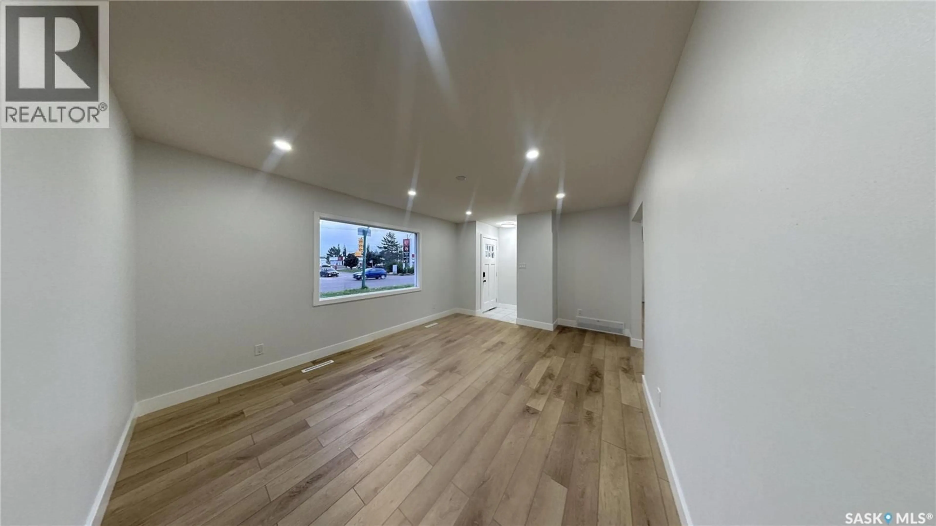 A pic of a room for 214 CENTRAL AVENUE, Saskatoon Saskatchewan S7N2E7