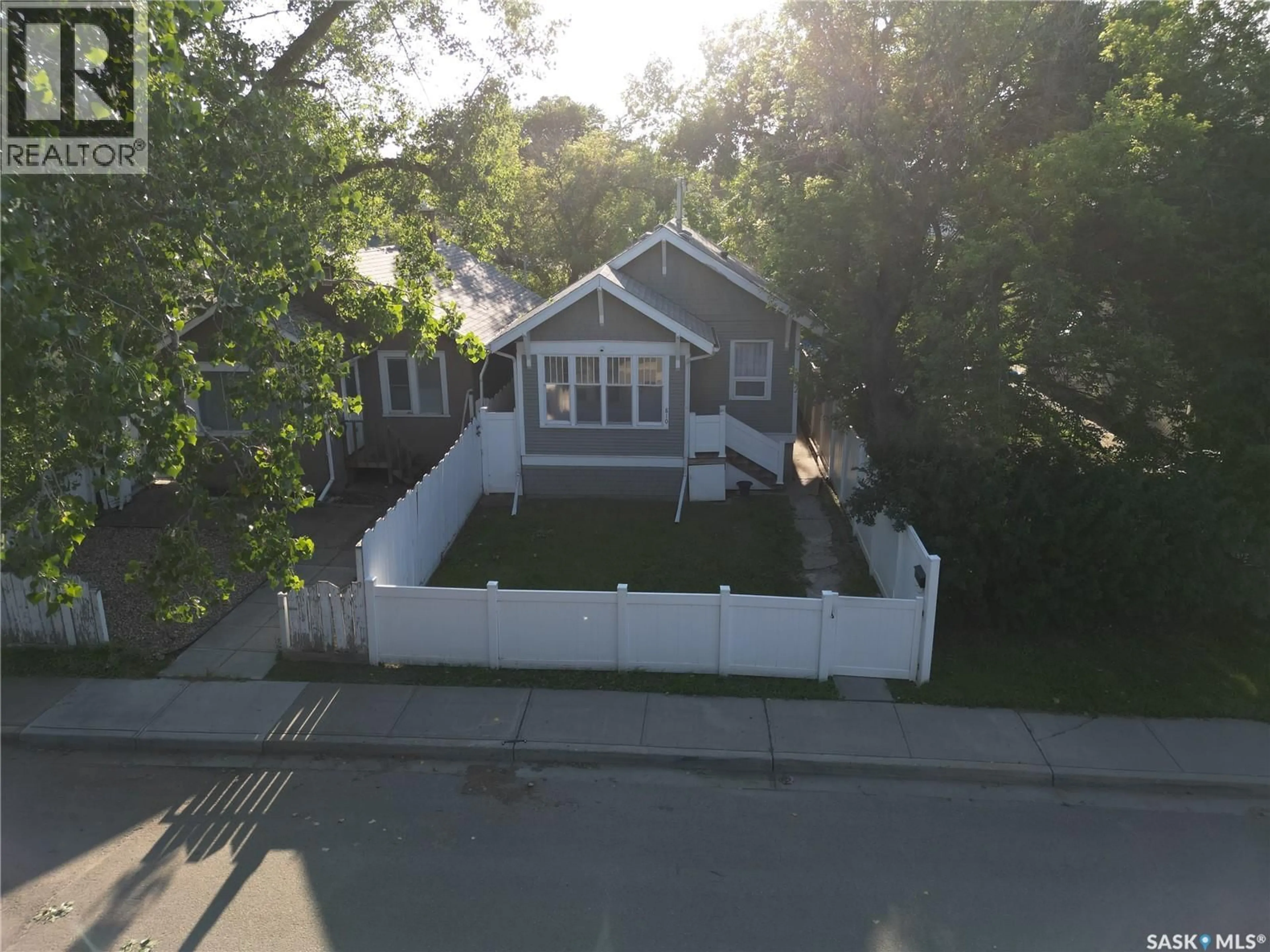 A pic from outside/outdoor area/front of a property/back of a property/a pic from drone, street for 810 CAMERON STREET, Regina Saskatchewan S4T2S3