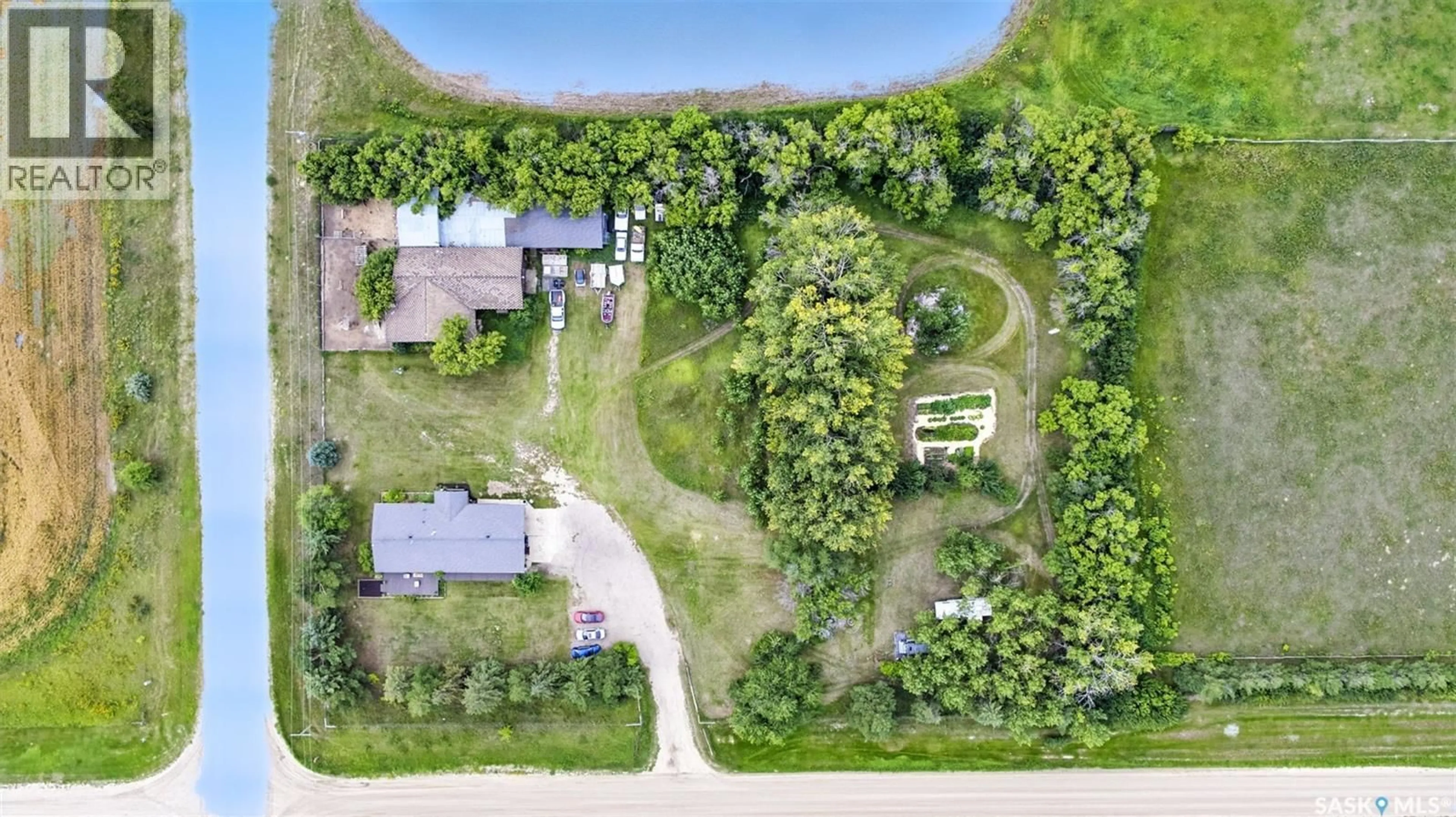 A pic from outside/outdoor area/front of a property/back of a property/a pic from drone, street for 6110 CLARENCE AVENUE, Corman Park Rm No. 344 Saskatchewan S7M0A5