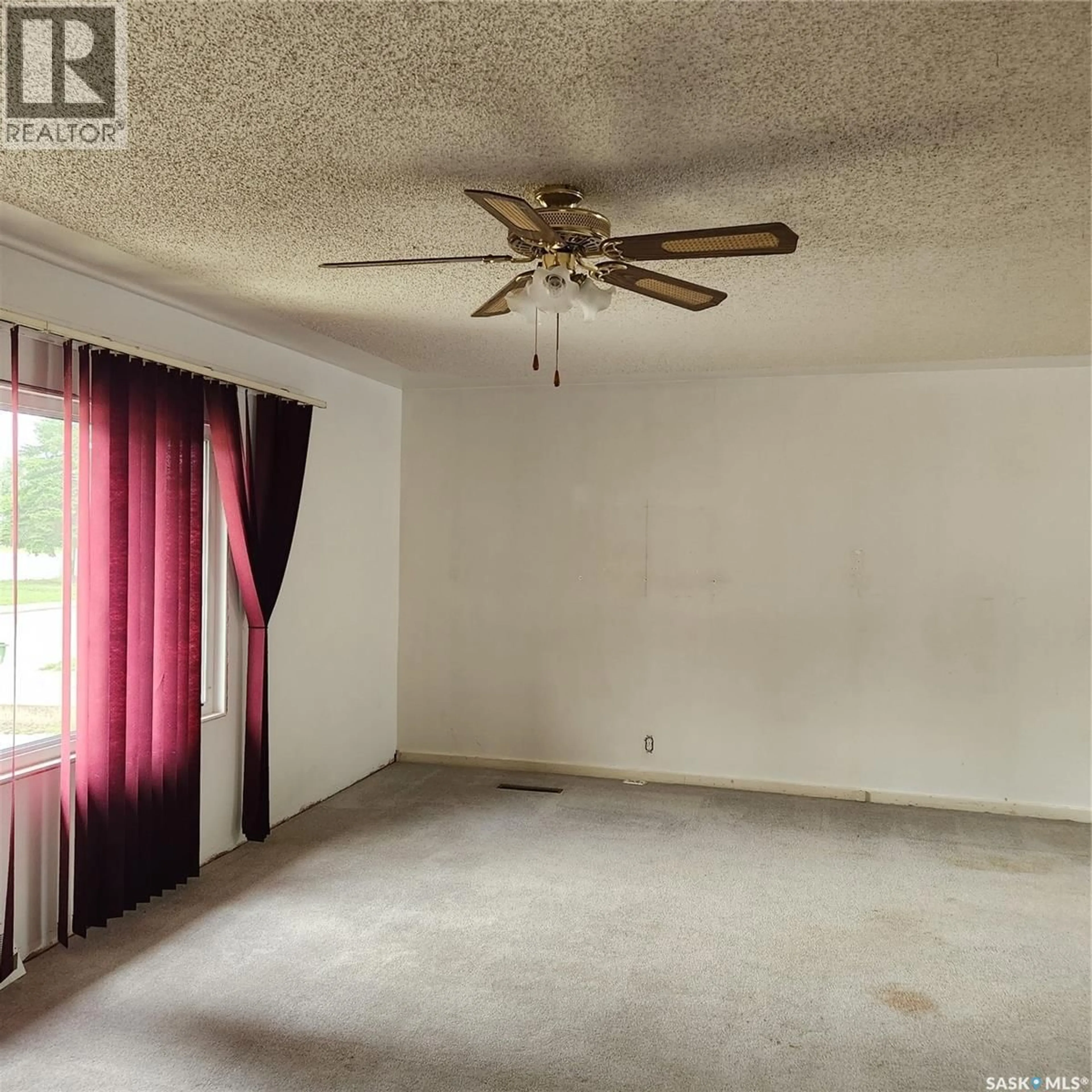 A pic of a room for 911 GRACE STREET, Moose Jaw Saskatchewan S6H3B9