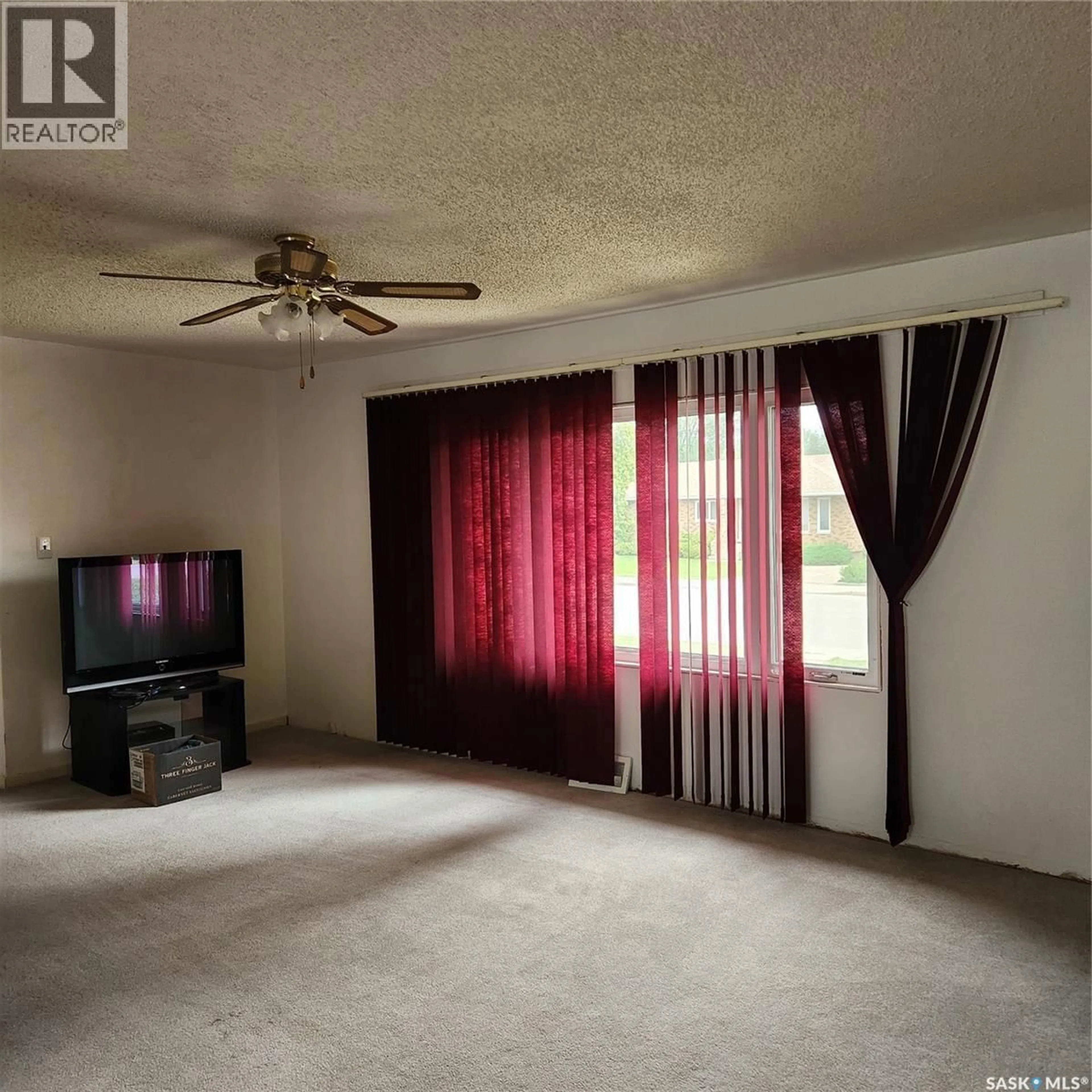 A pic of a room for 911 GRACE STREET, Moose Jaw Saskatchewan S6H3B9