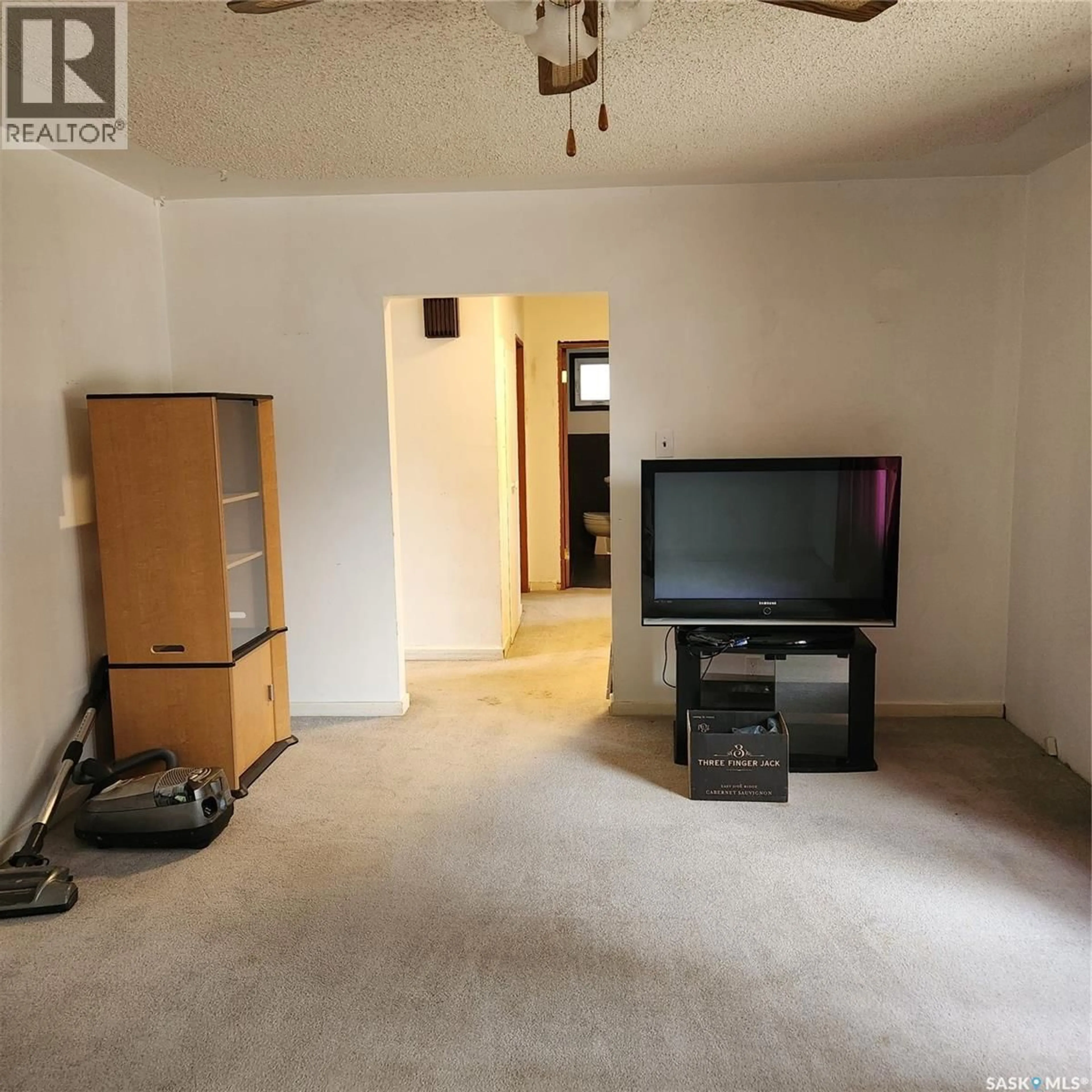 A pic of a room for 911 GRACE STREET, Moose Jaw Saskatchewan S6H3B9