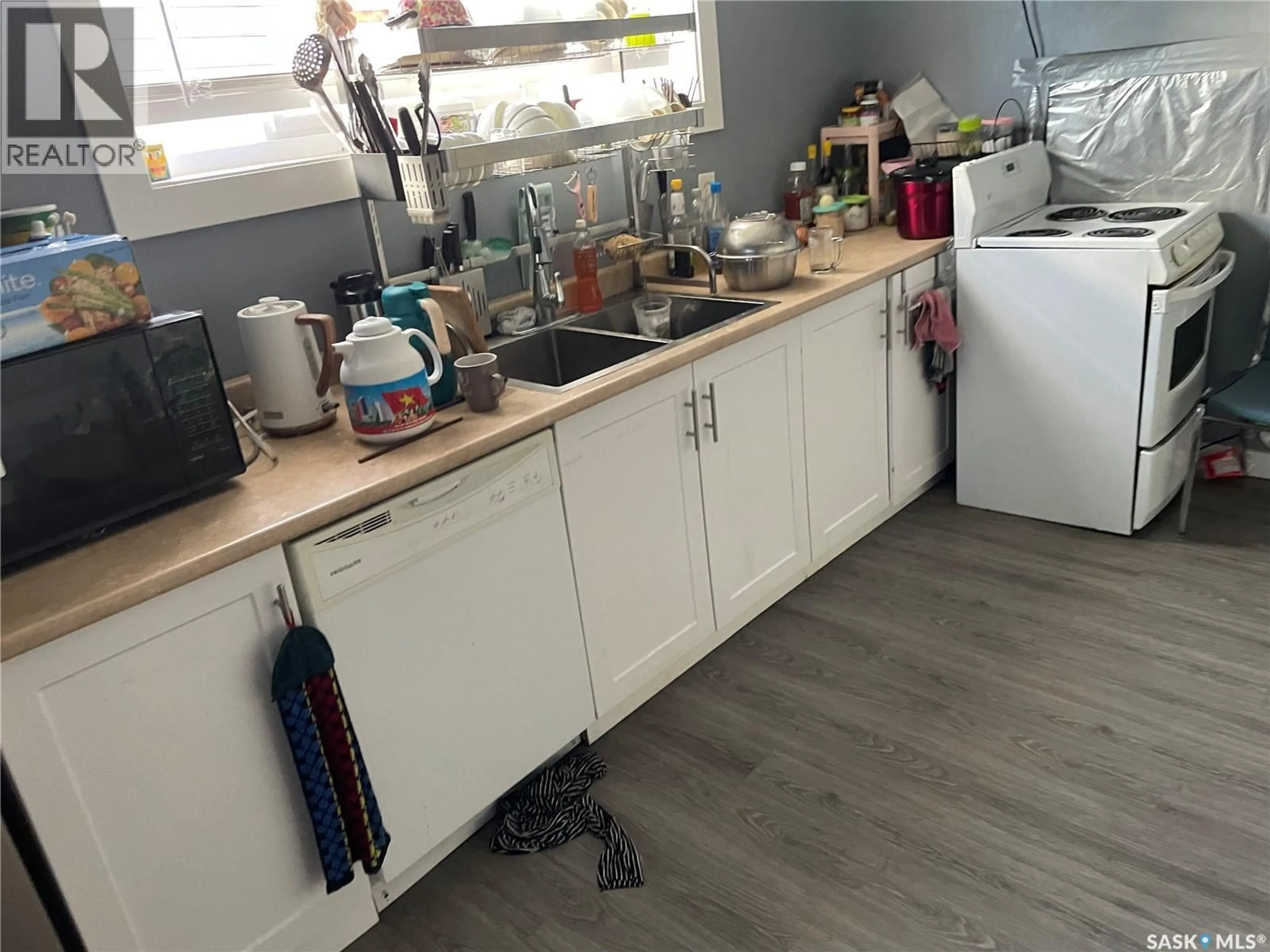 Standard kitchen, unknown for 809 12TH AVENUE, Regina Saskatchewan S4S6Y9