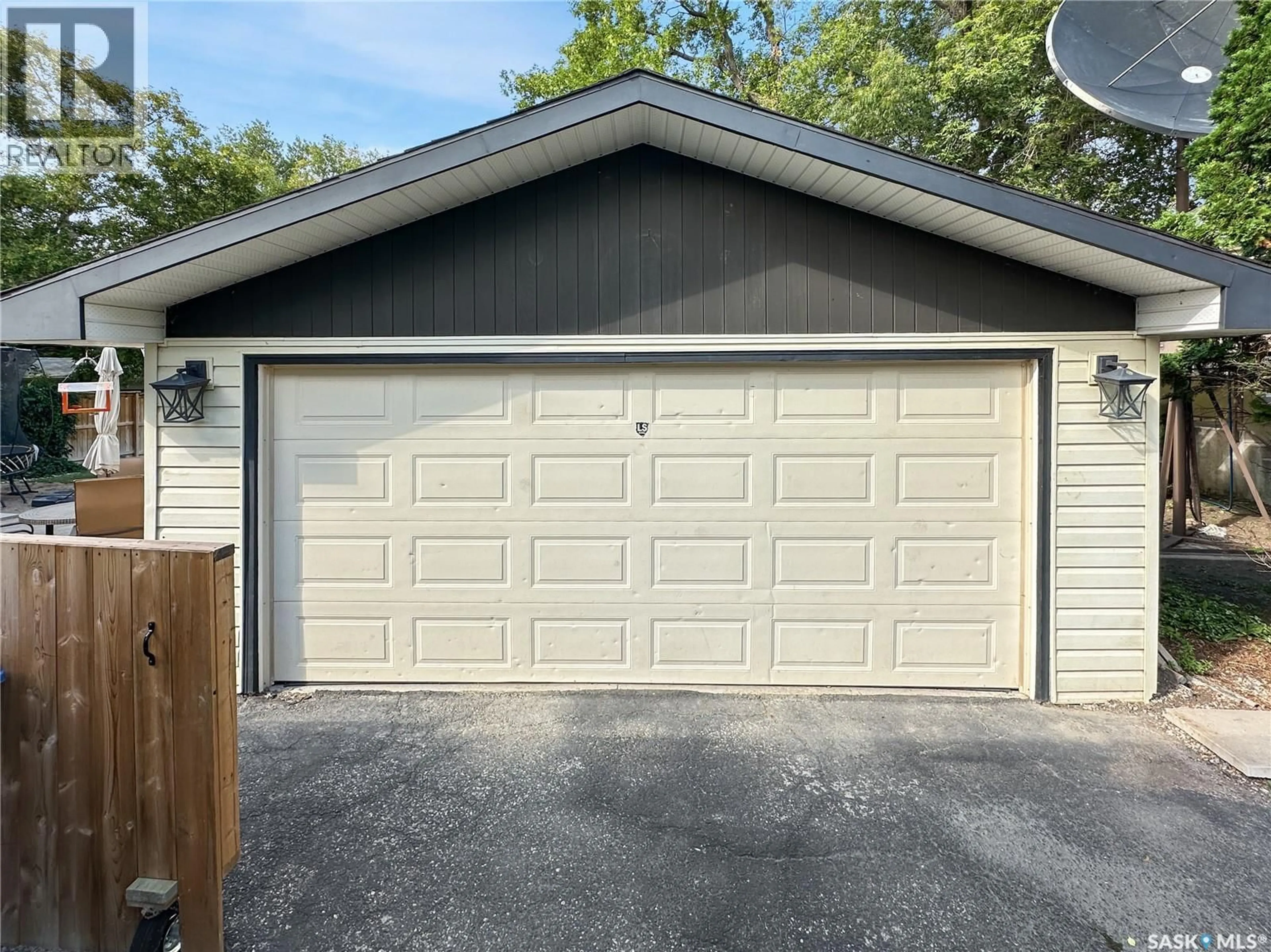 Indoor garage for 214 LAKE AVENUE, Fort Qu'Appelle Saskatchewan S0G1S0