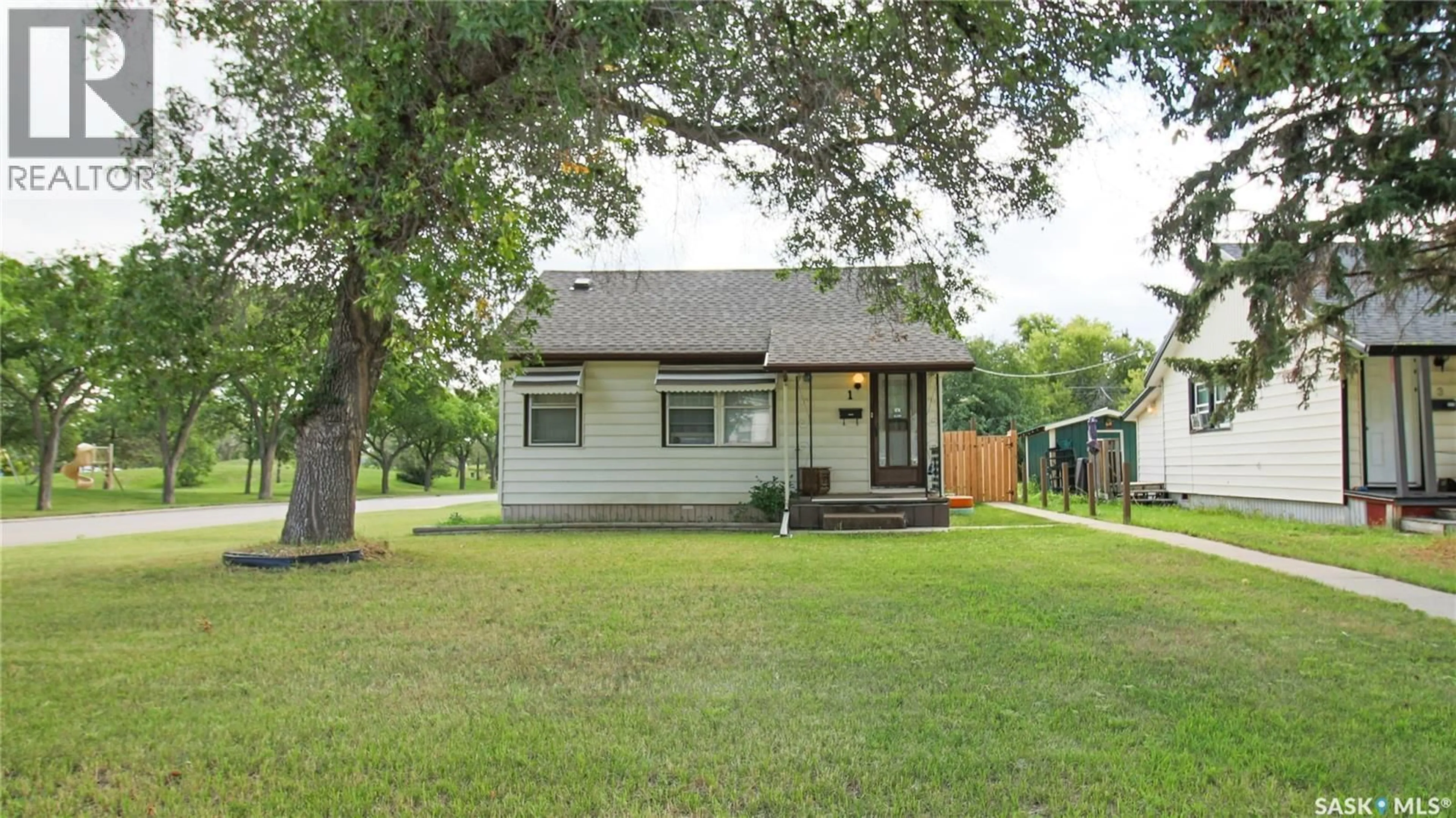 Home with vinyl exterior material, street for 1 INGERSOLL CRESCENT, Regina Saskatchewan S4T5Y8