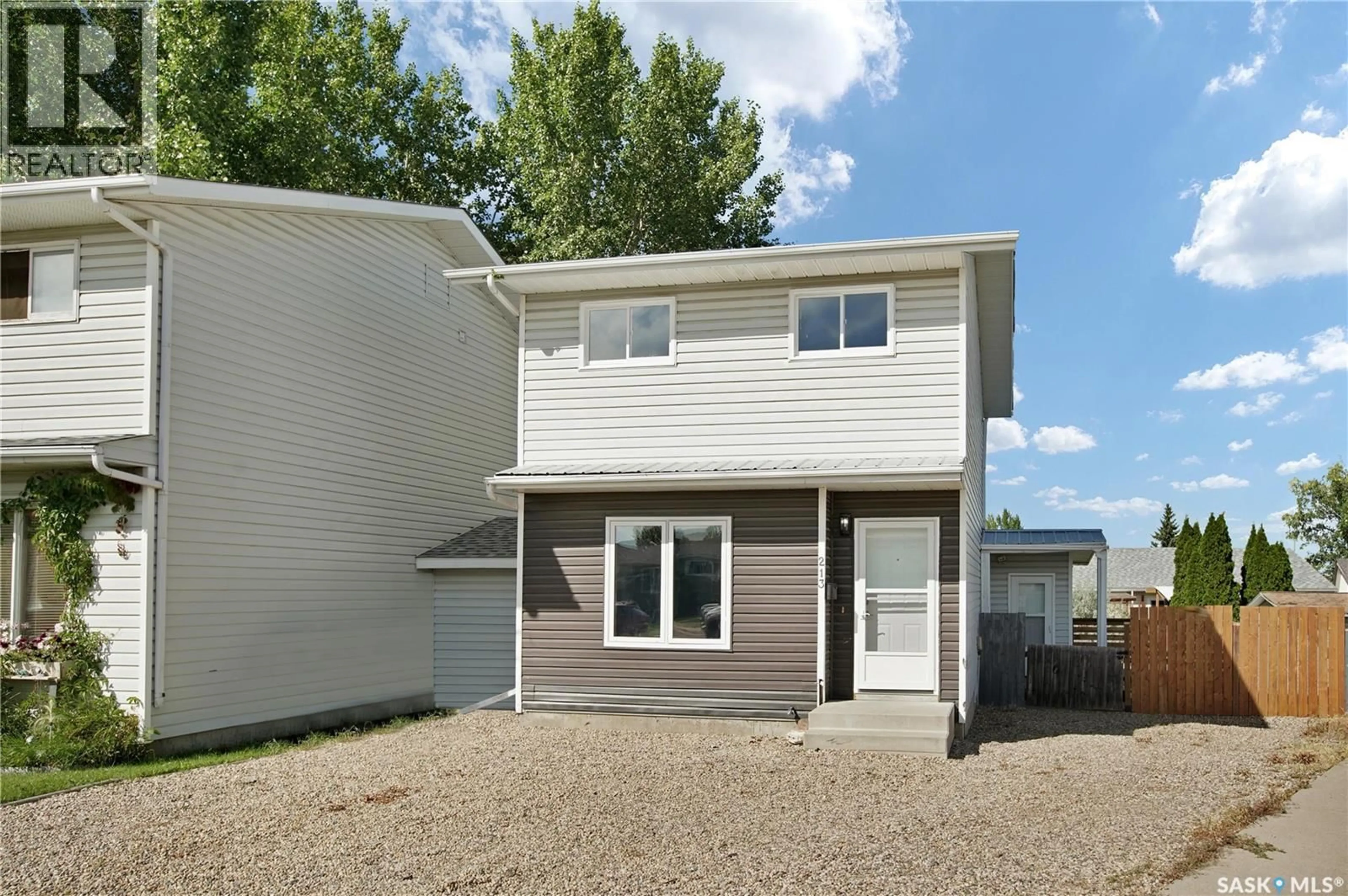 Home with vinyl exterior material, street for 213 BOWMAN COURT, Saskatoon Saskatchewan S7L6P6