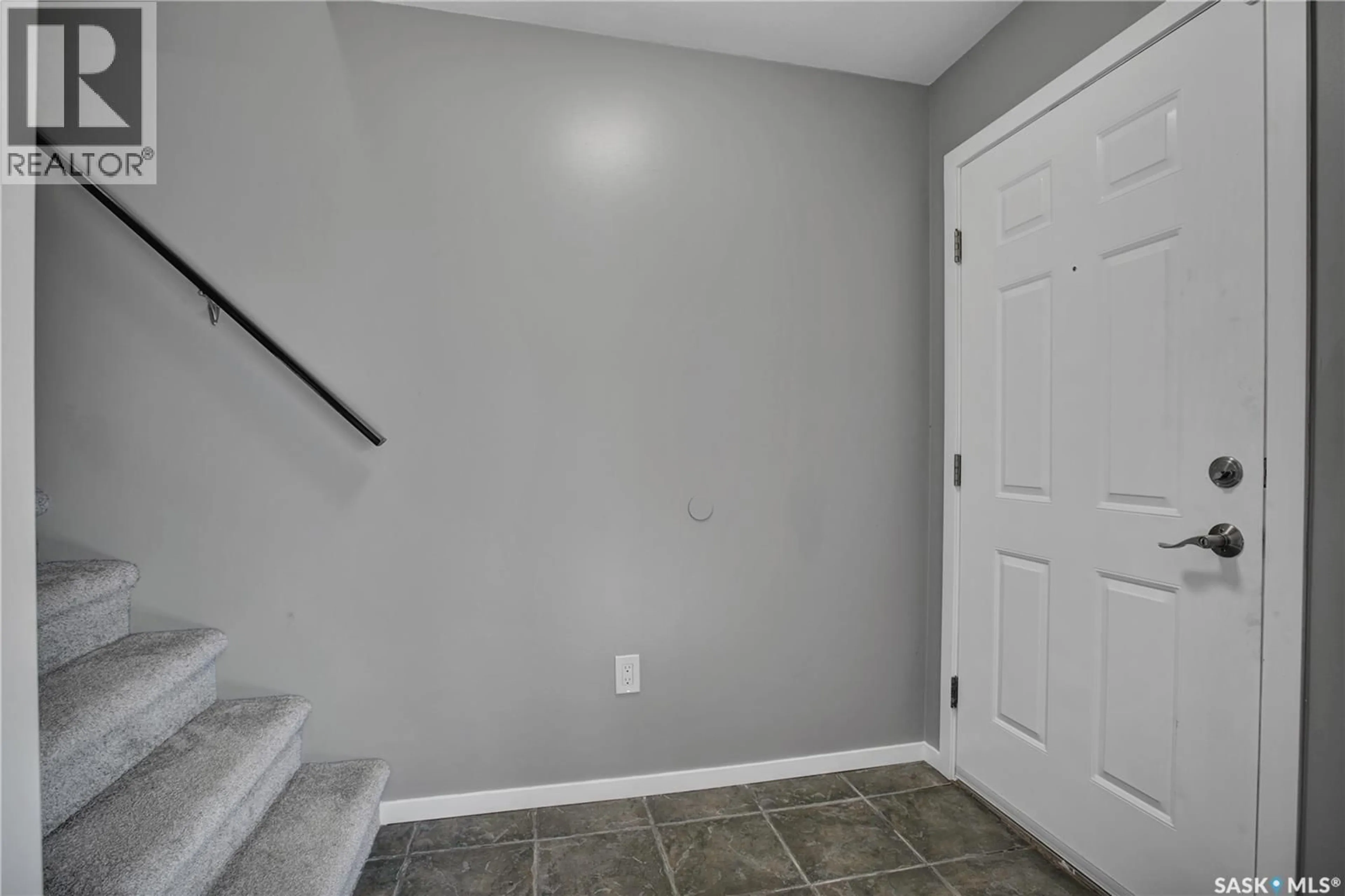 Indoor entryway for 213 BOWMAN COURT, Saskatoon Saskatchewan S7L6P6