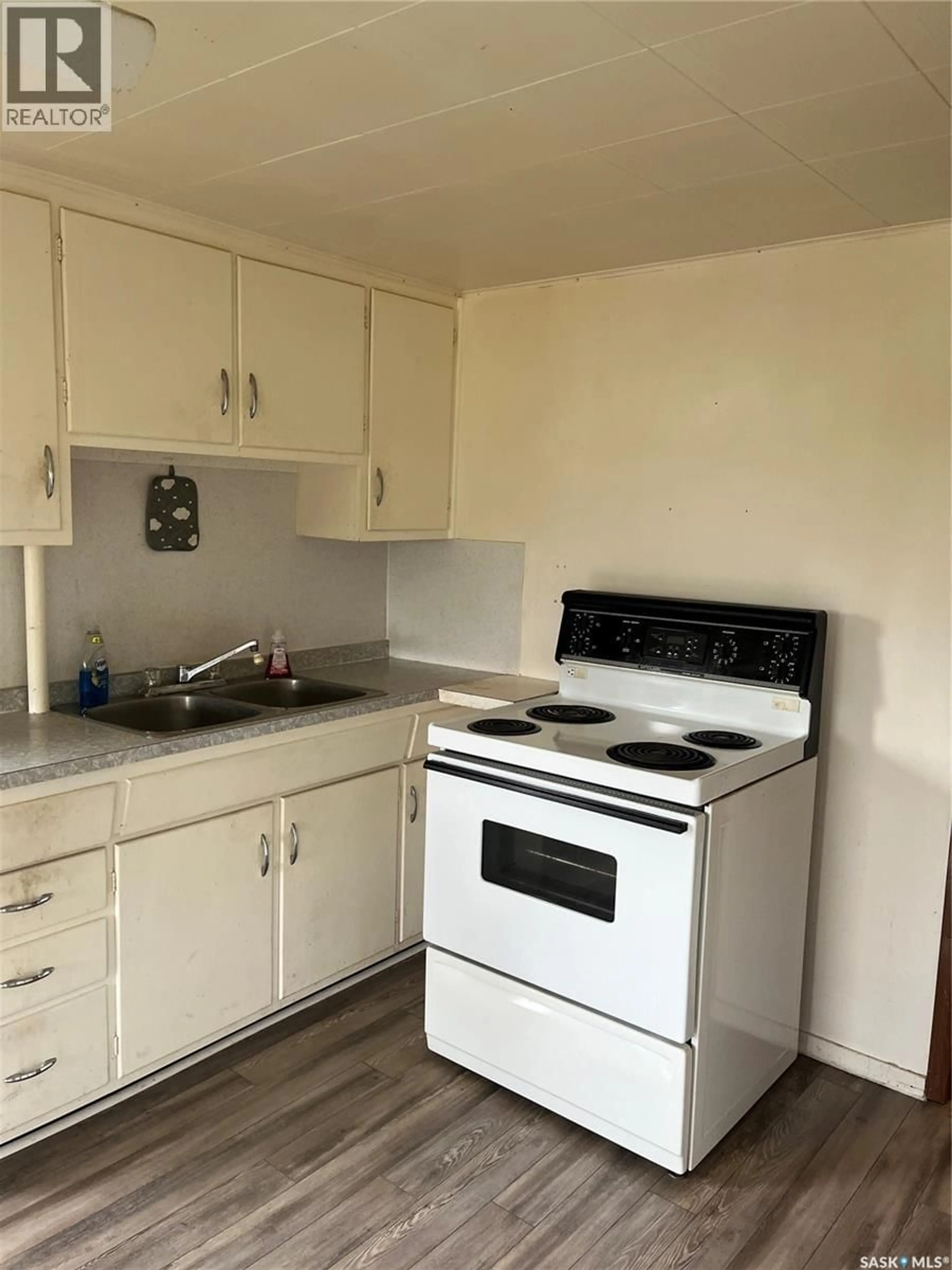 Standard kitchen, unknown for 132 SECOND AVENUE, Calder Saskatchewan S0A0K0
