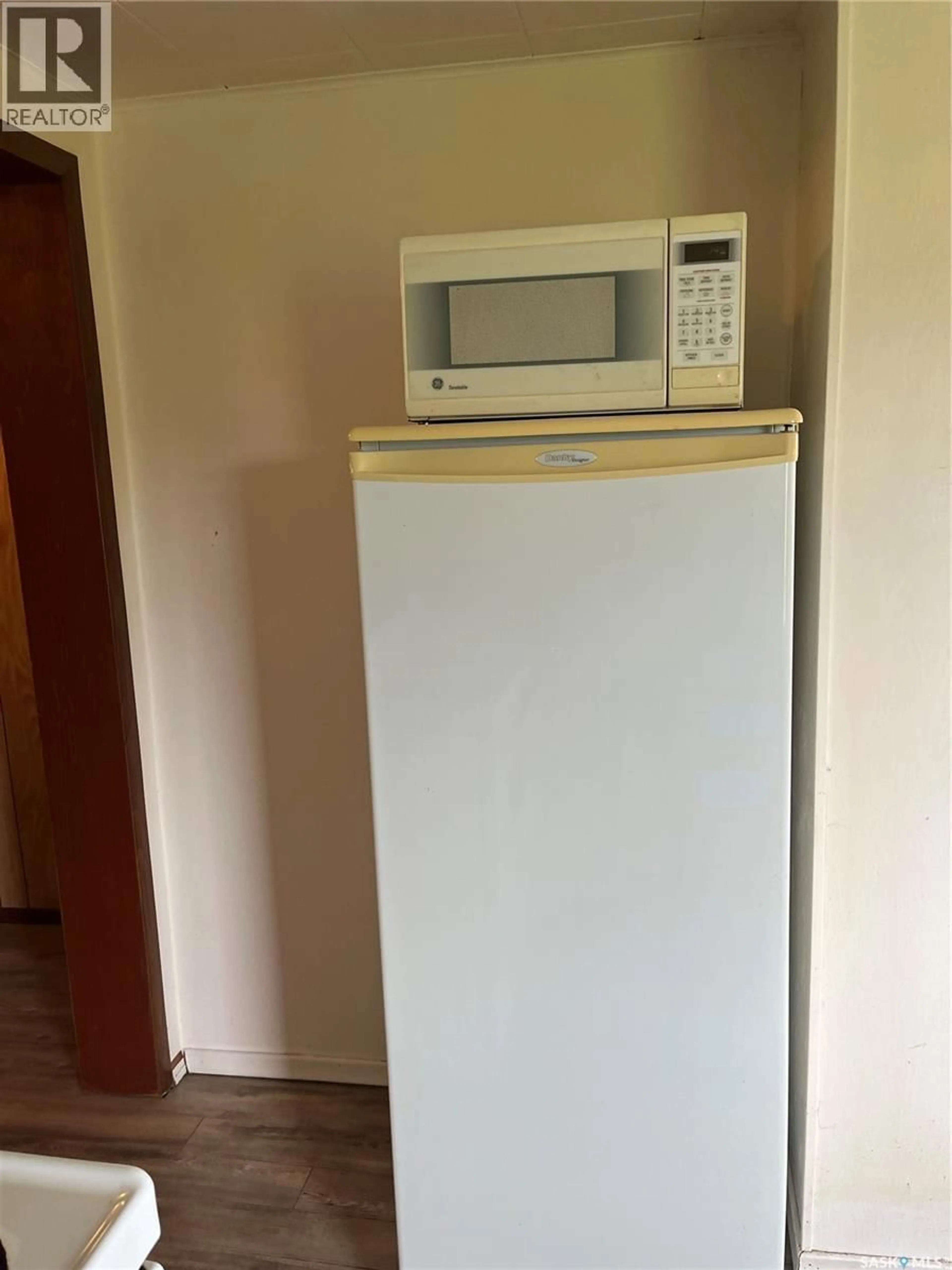 Standard kitchen, unknown for 132 SECOND AVENUE, Calder Saskatchewan S0A0K0