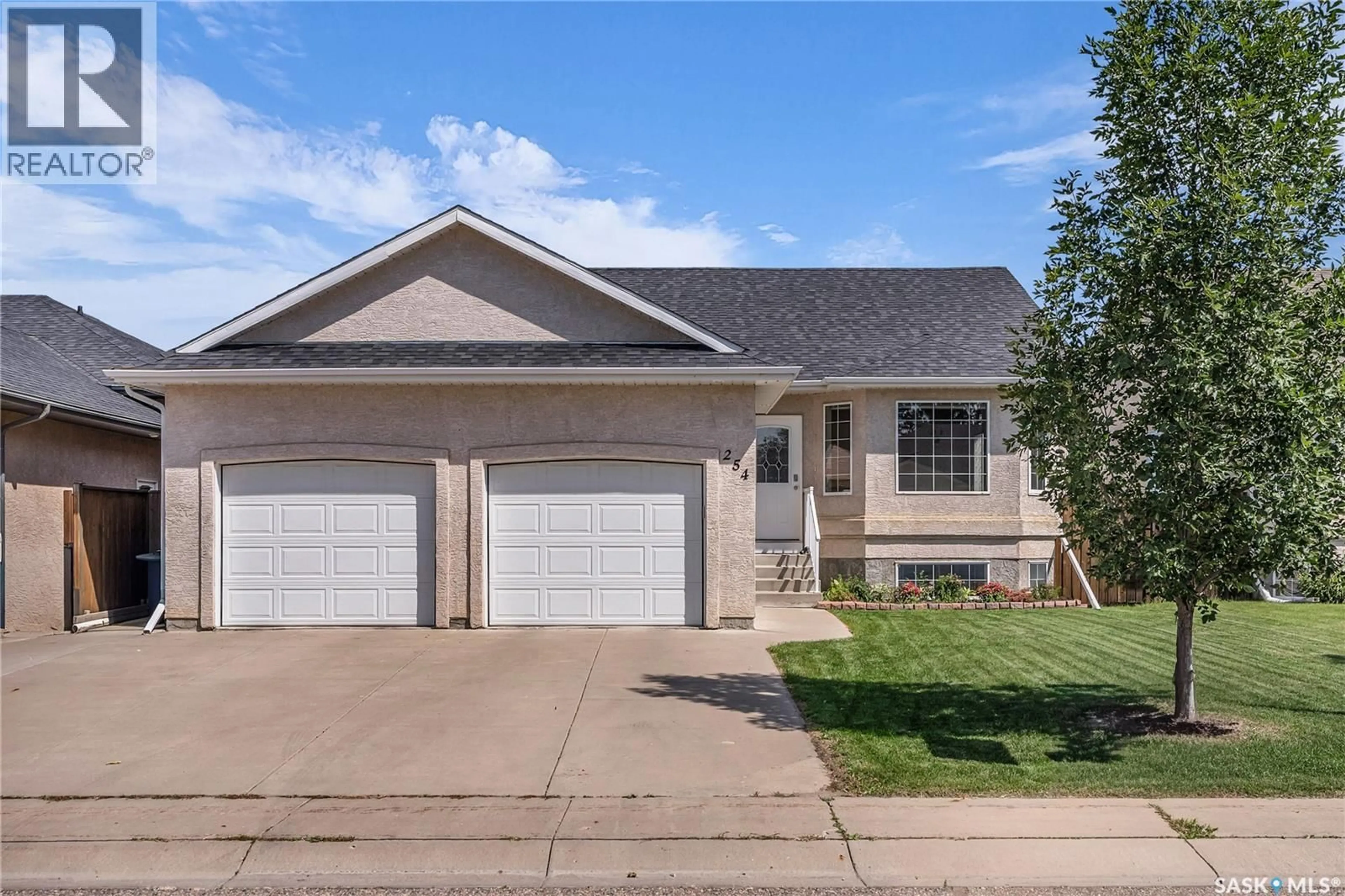 Home with vinyl exterior material, street for 254 BEECHMONT CRESCENT, Saskatoon Saskatchewan S7V1C8