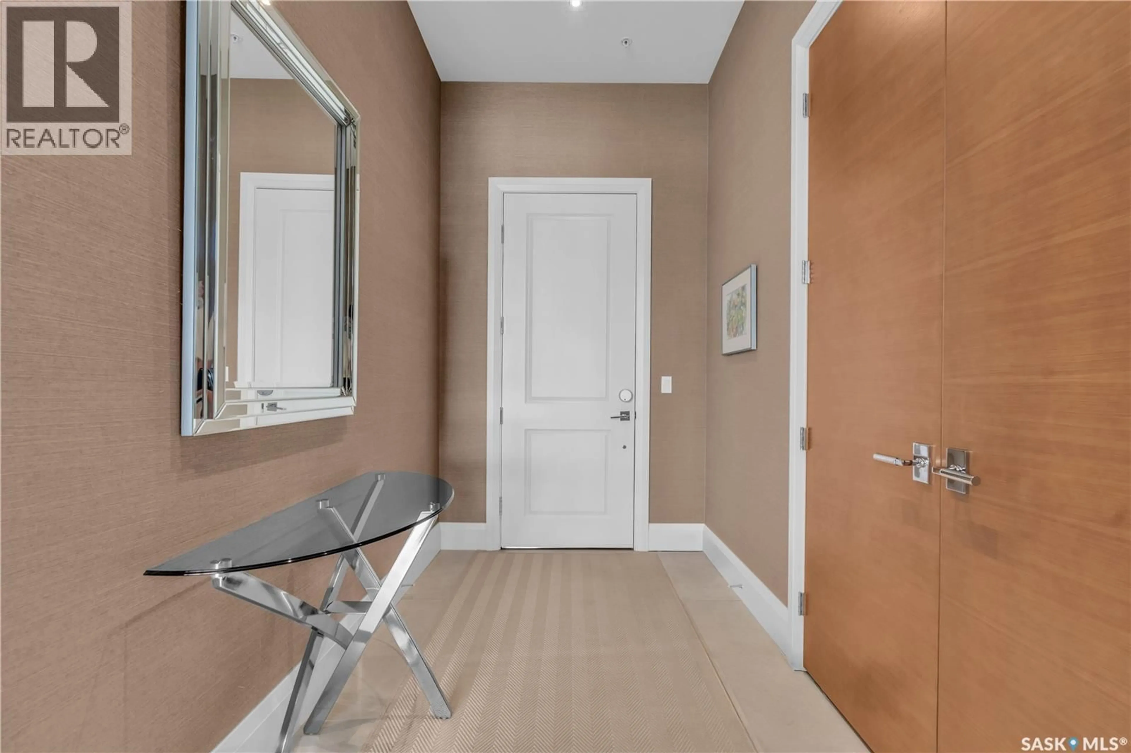 Indoor entryway for 404 - 304 CARTWRIGHT STREET, Saskatoon Saskatchewan S7T0W6