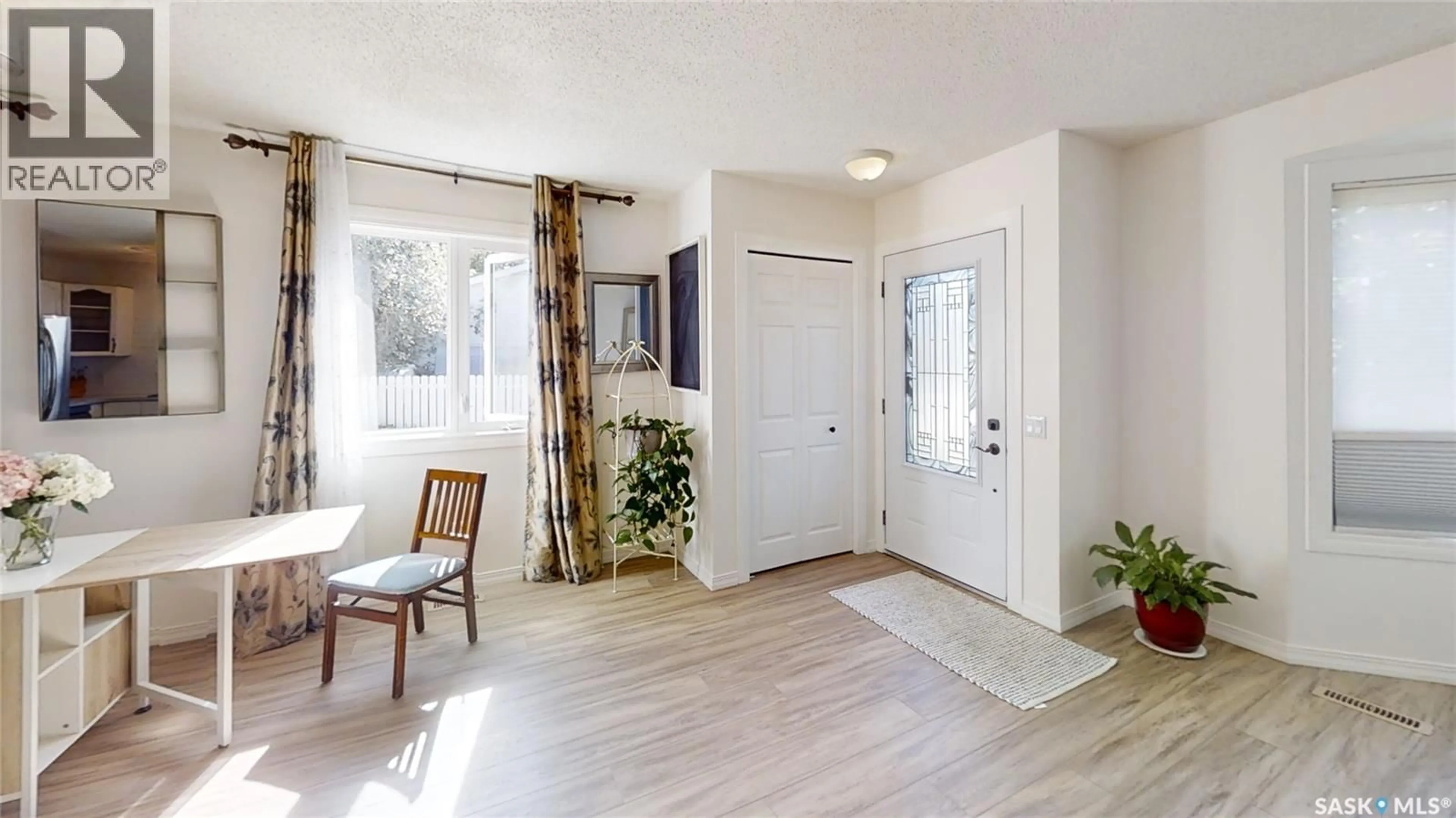 Indoor entryway for 210 MCCANN WAY, Saskatoon Saskatchewan S7L7A6
