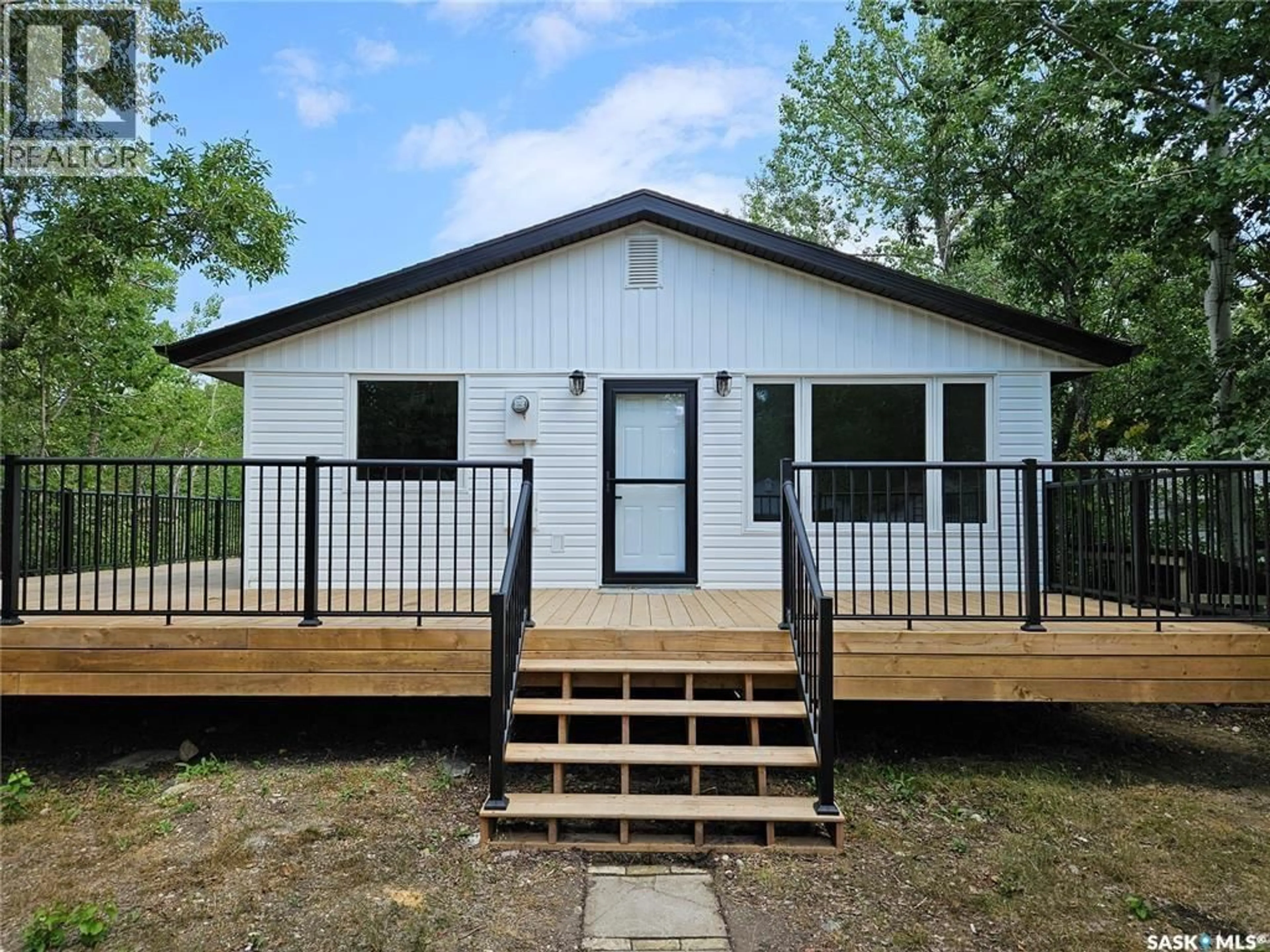Home with vinyl exterior material, building for 142 22ND STREET, White Bear IR 70 Saskatchewan S0C0R0
