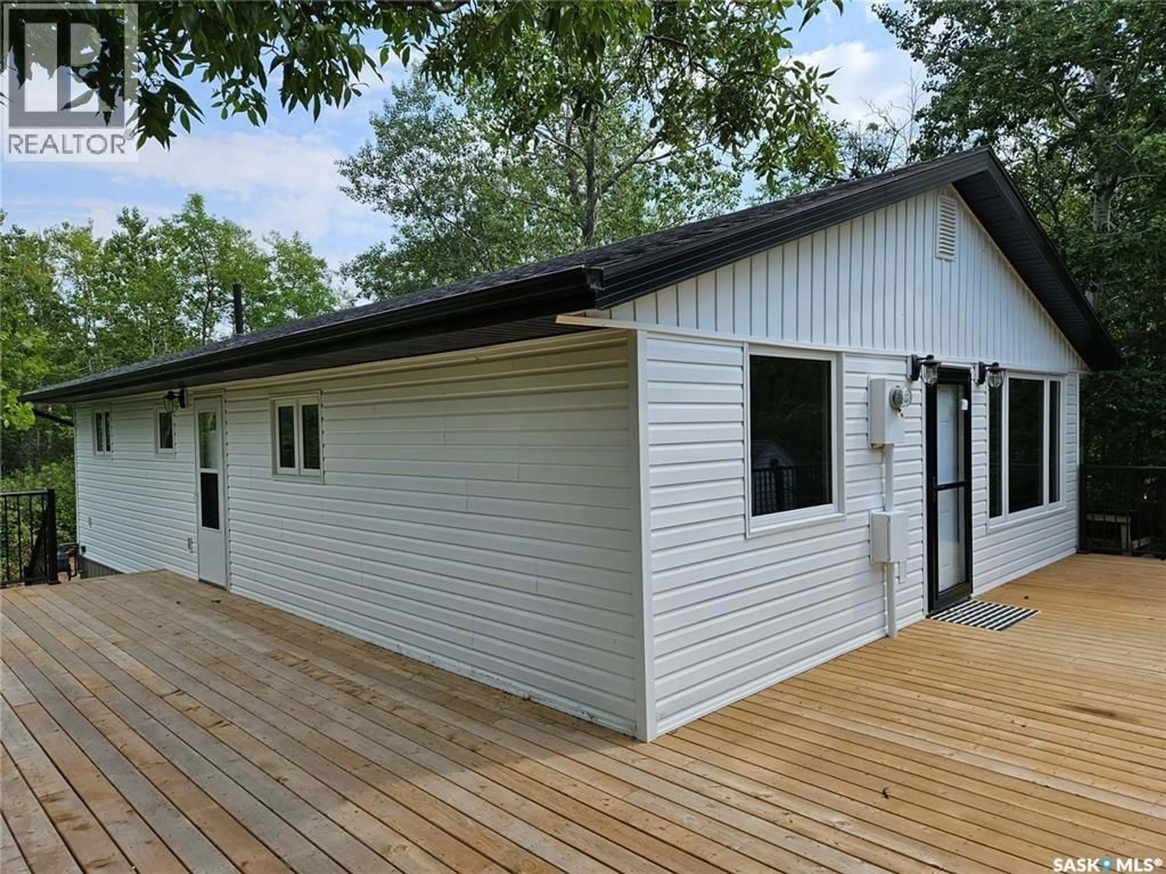 Home with vinyl exterior material, building for 142 22ND STREET, White Bear IR 70 Saskatchewan S0C0R0
